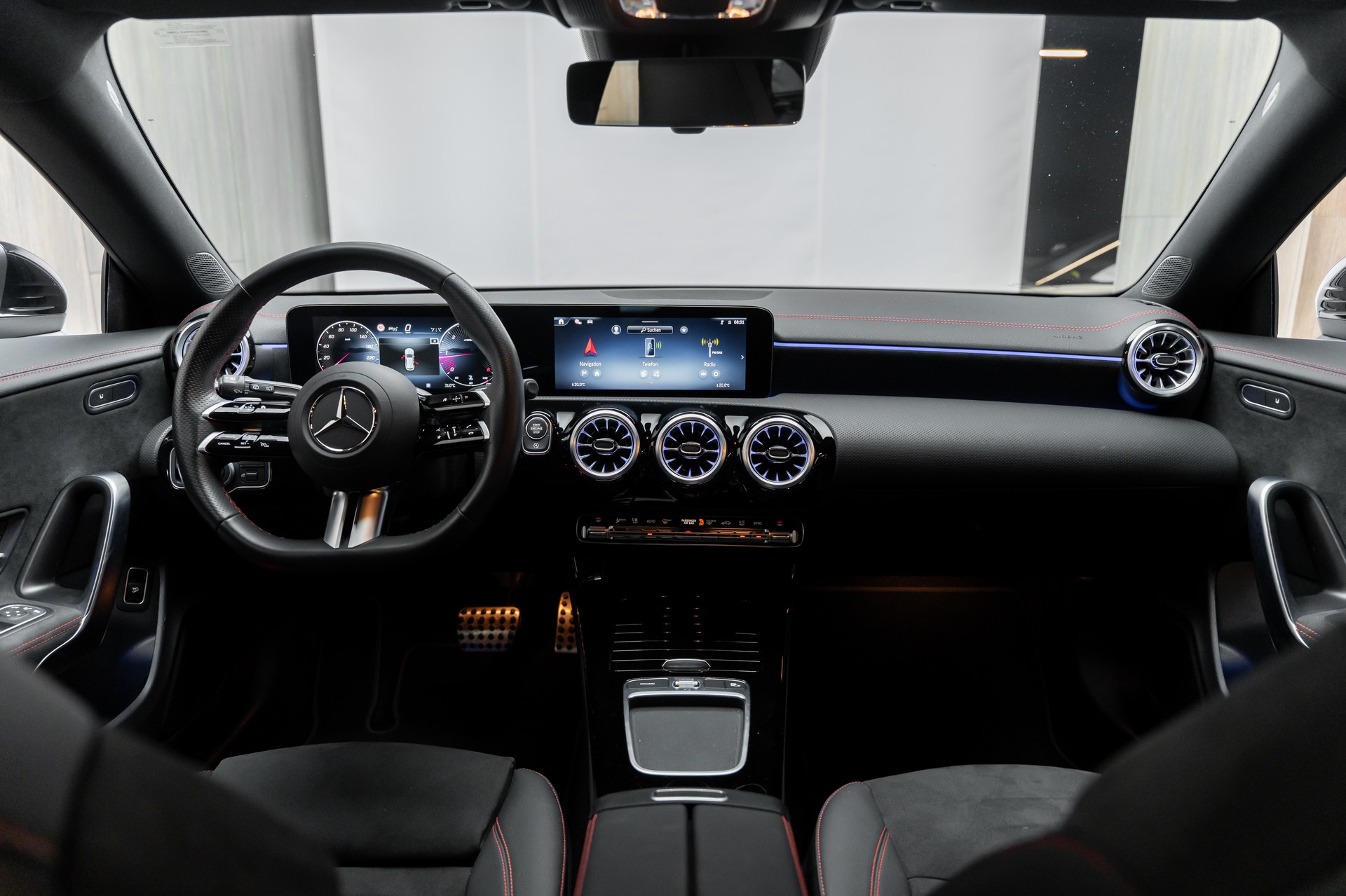MERCEDES-BENZ CLA Shooting Brake 200 d AMG Line 8G-DCT-image-2
