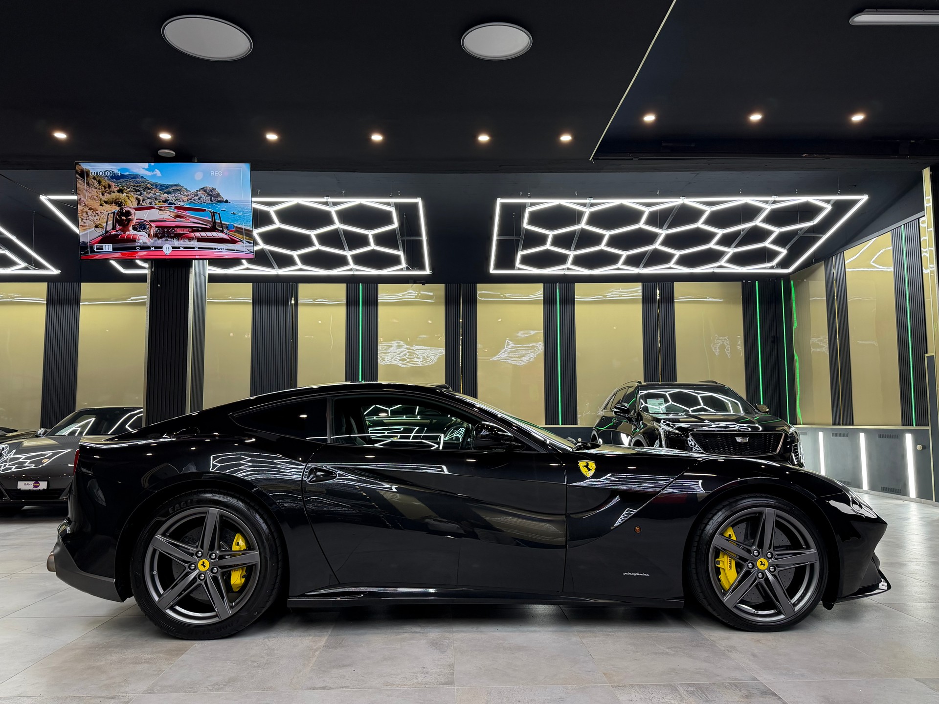 FERRARI F12 Berlinetta-image-3