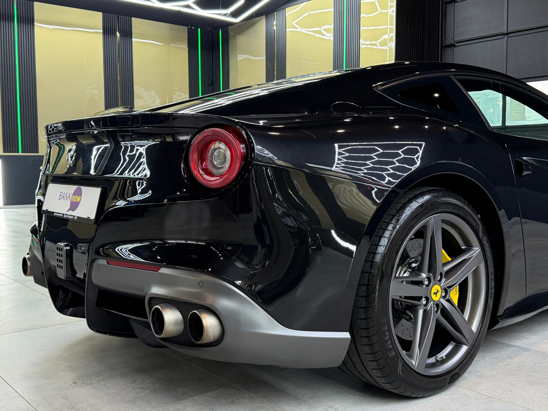 FERRARI F12 Berlinetta-image-9