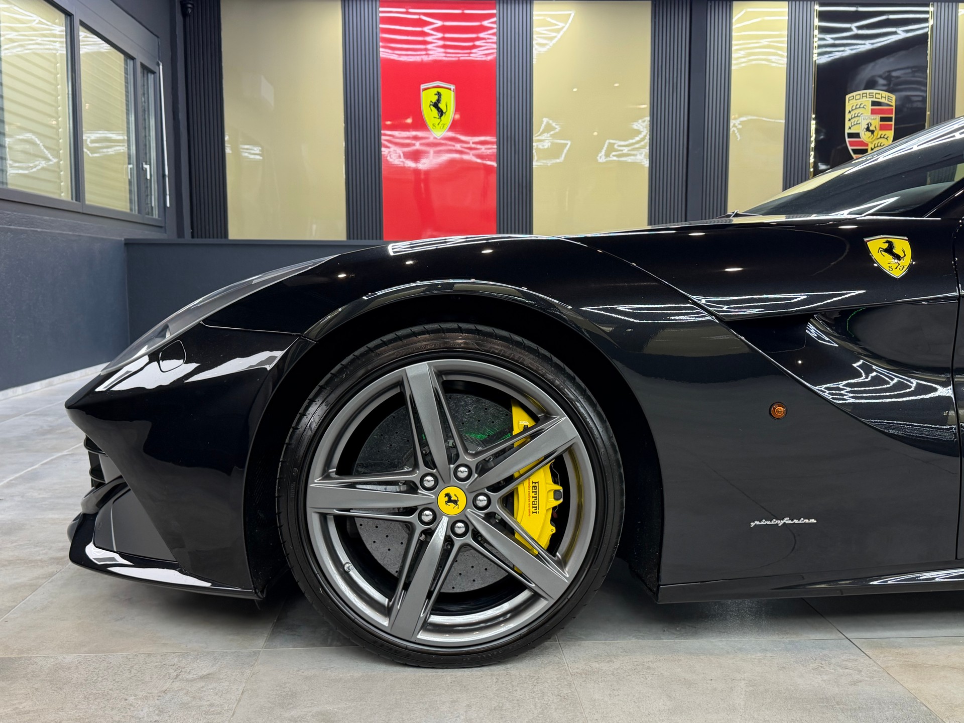 FERRARI F12 Berlinetta-image-8
