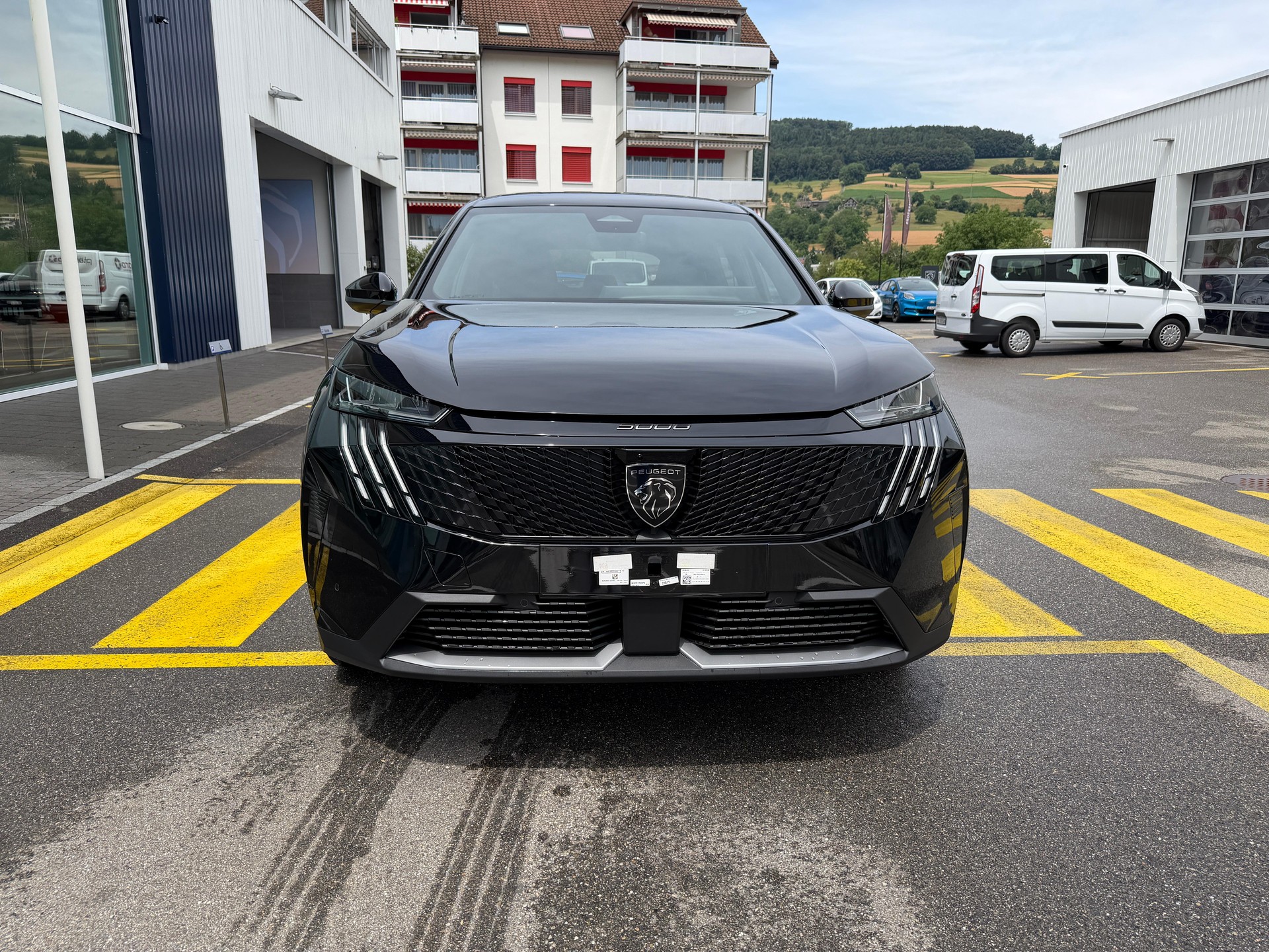 PEUGEOT 5008 e-Allure Premium AWD-image-6