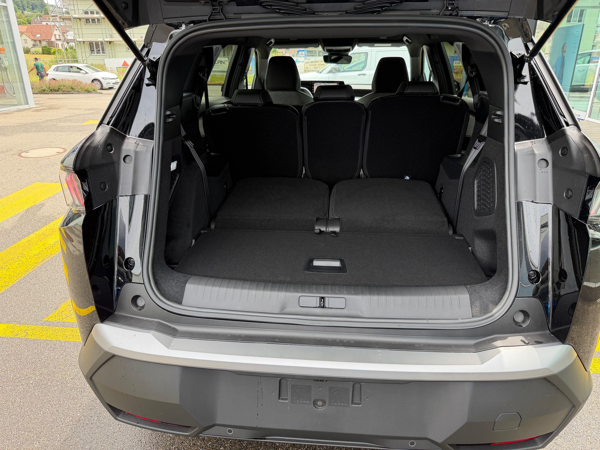 PEUGEOT 5008 e-Allure Premium AWD-image-13