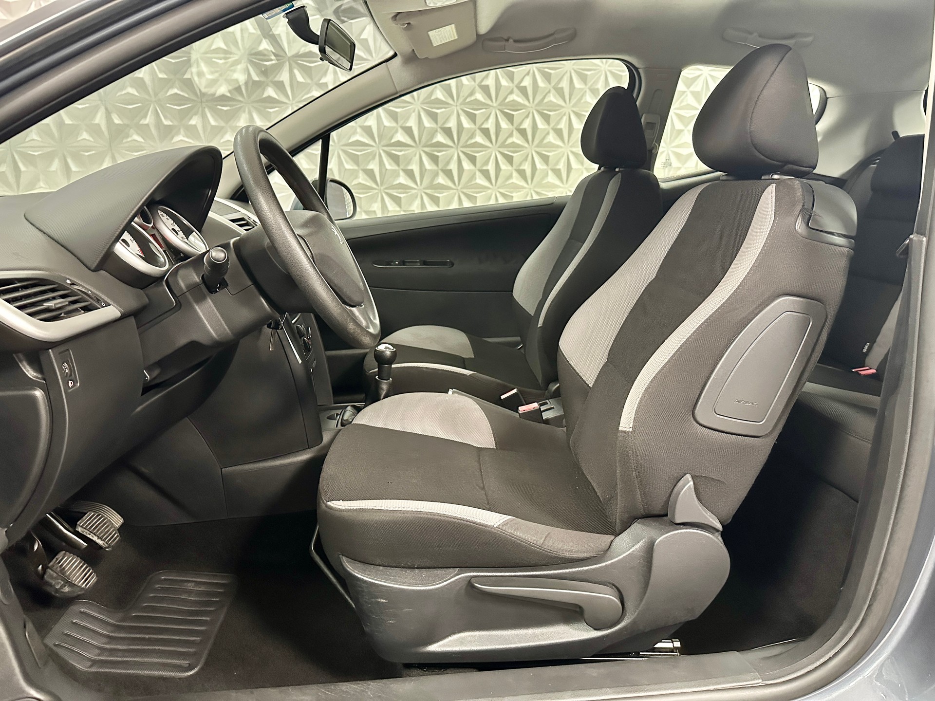PEUGEOT 207 1.4 16V Trendy-image-11