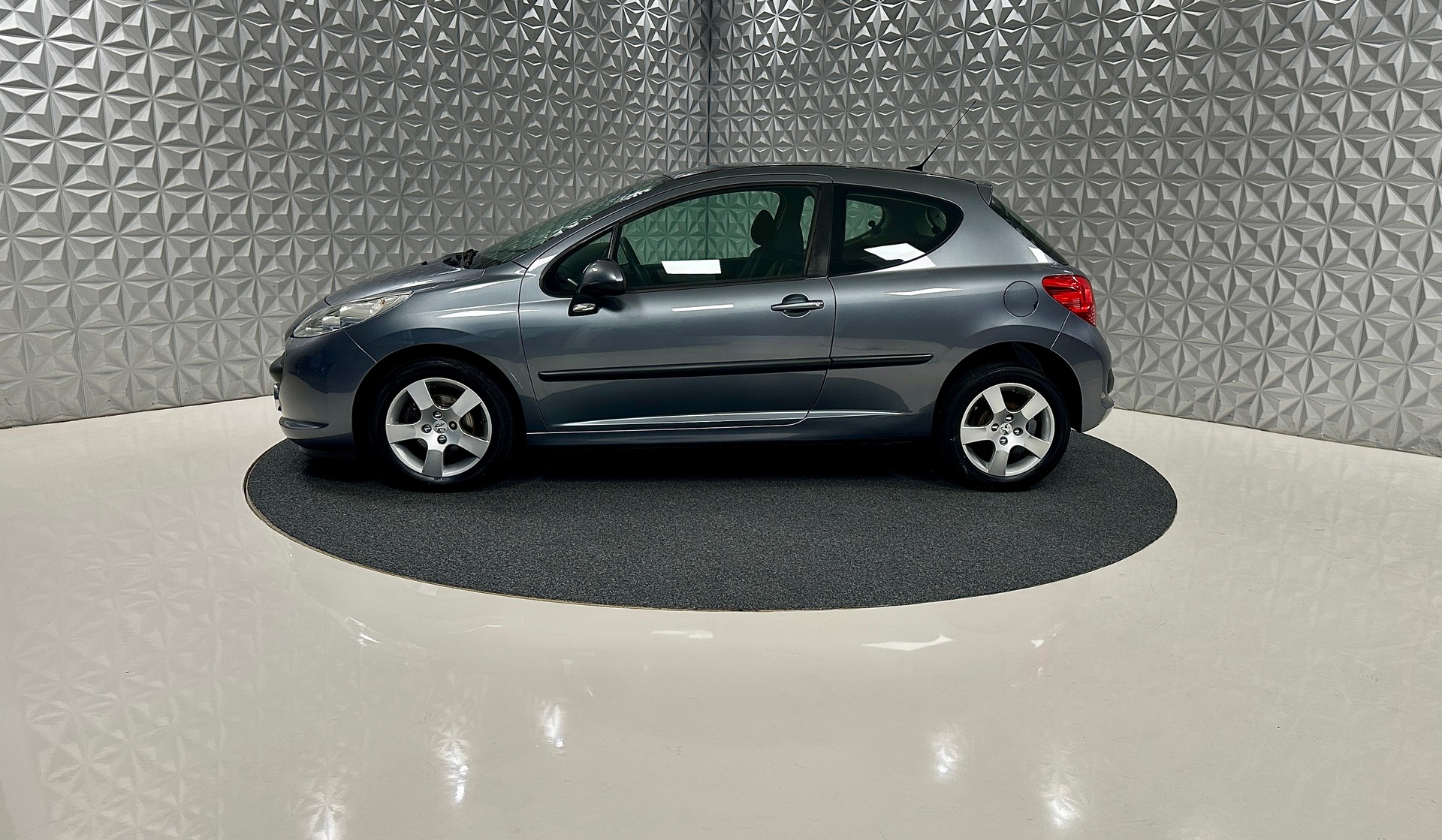 PEUGEOT 207 1.4 16V Trendy-image-7