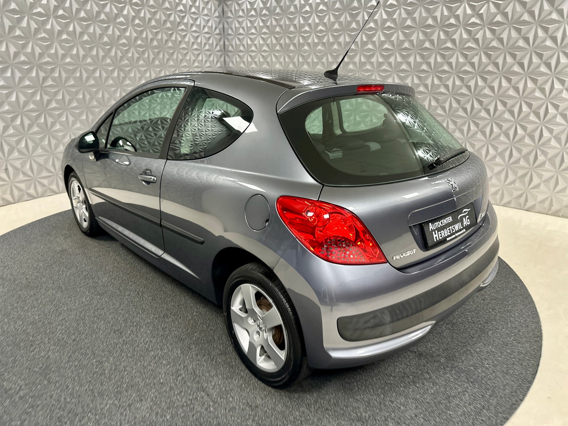 PEUGEOT 207 1.4 16V Trendy-image-9