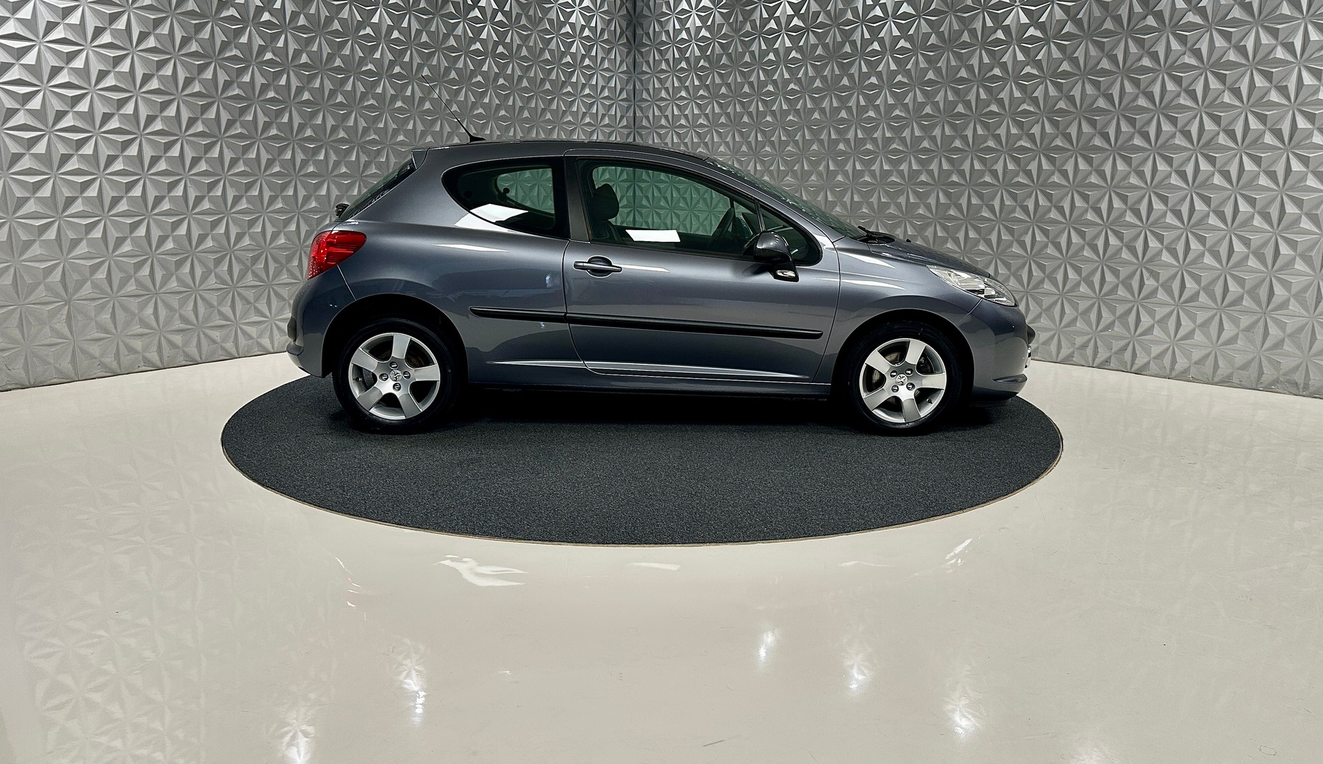 PEUGEOT 207 1.4 16V Trendy-image-3