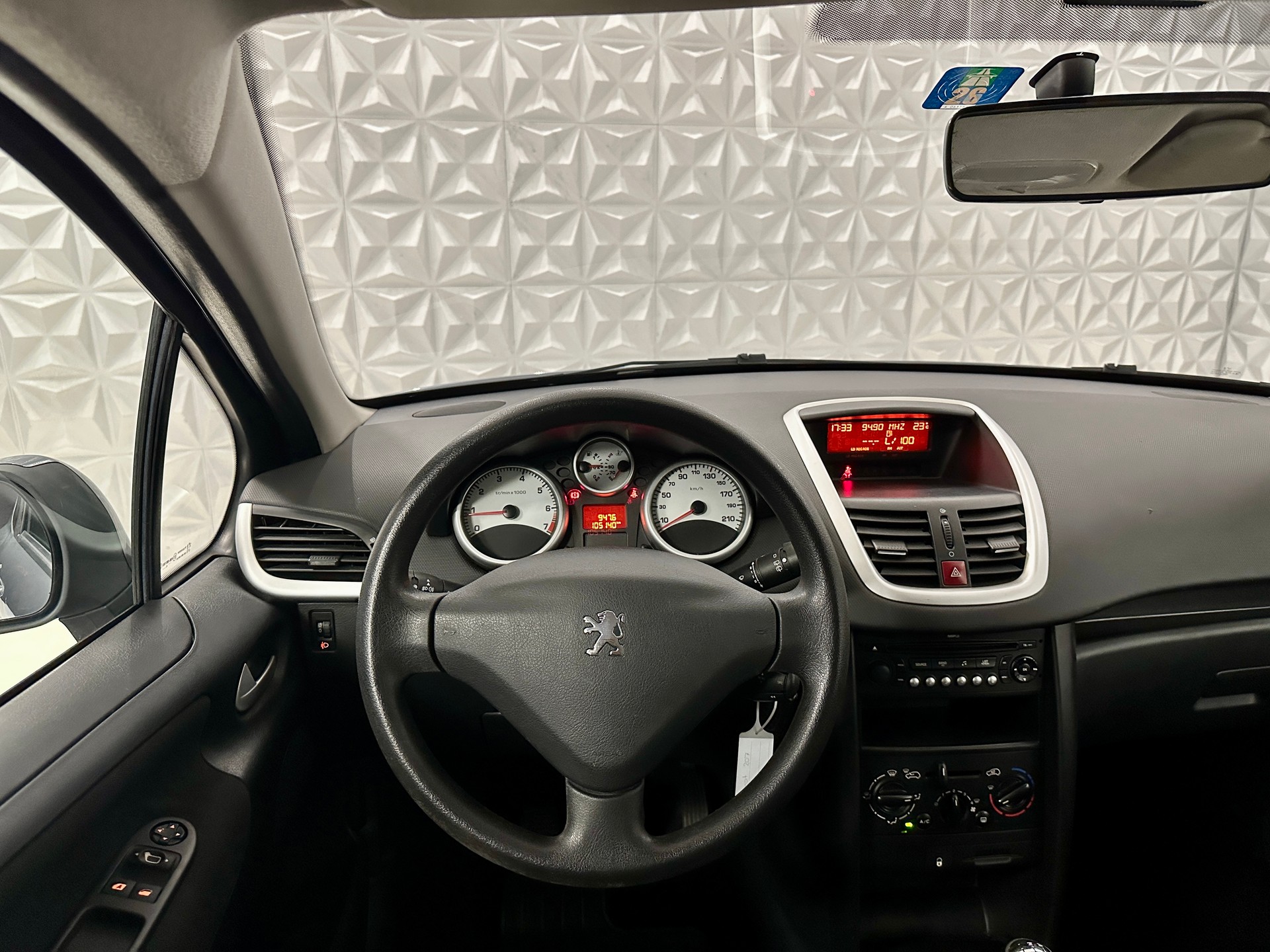 PEUGEOT 207 1.4 16V Trendy-image-16