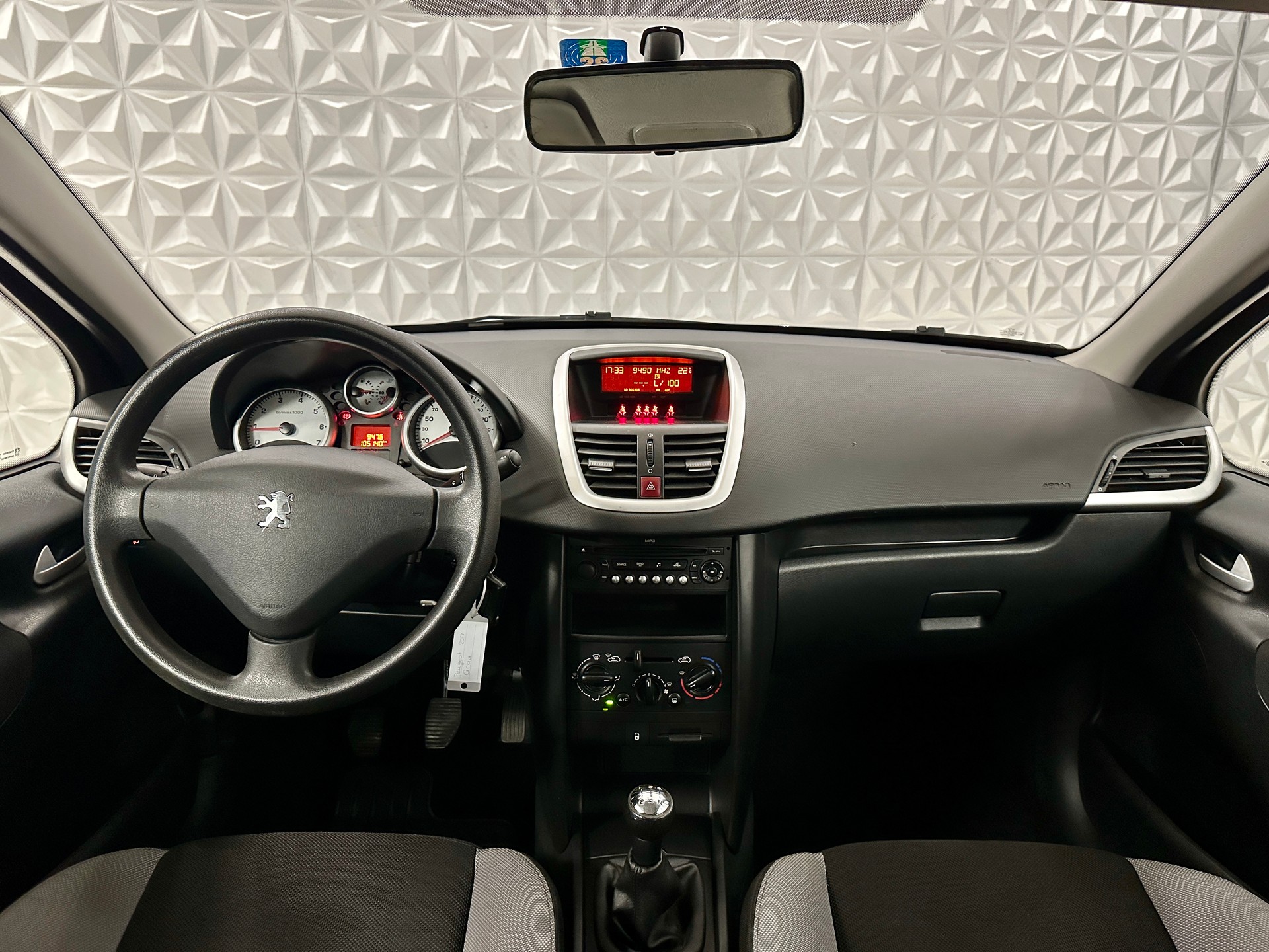 PEUGEOT 207 1.4 16V Trendy-image-12