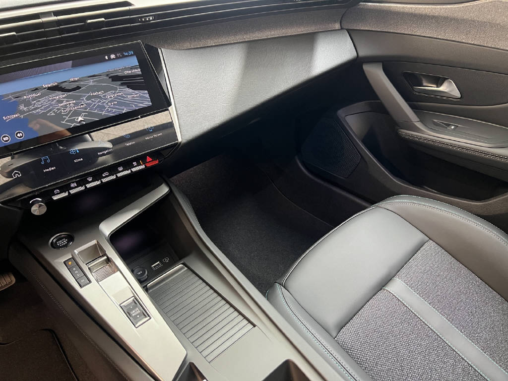 PEUGEOT 308 SW 1.5 BlueHDi Allure-image-10