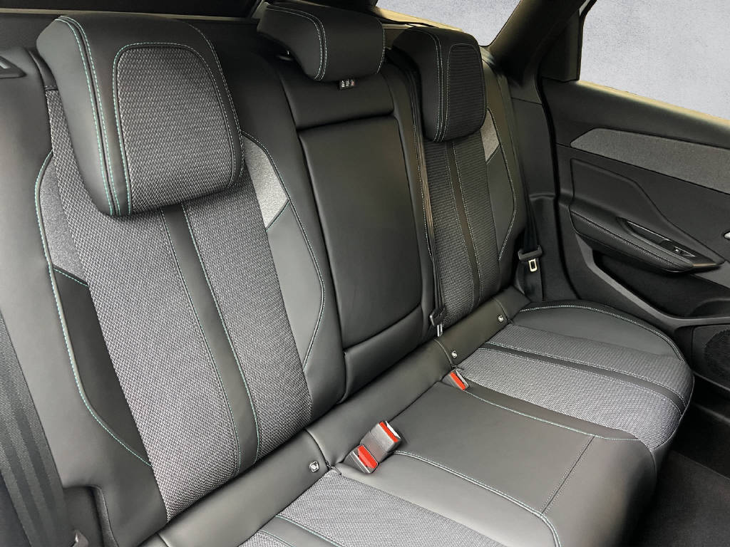 PEUGEOT 308 SW 1.5 BlueHDi Allure-image-12