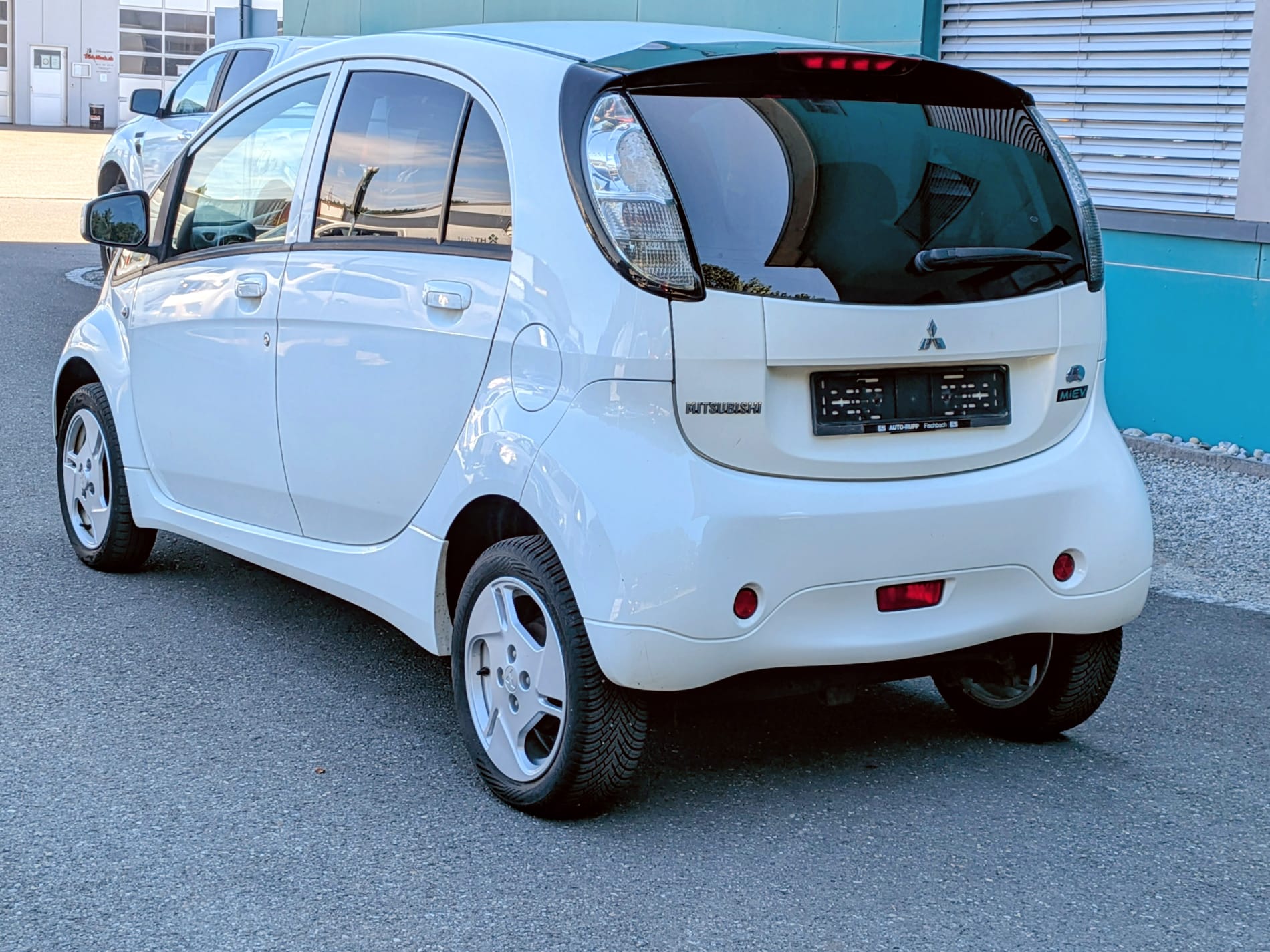 MITSUBISHI i MiEV-image-6