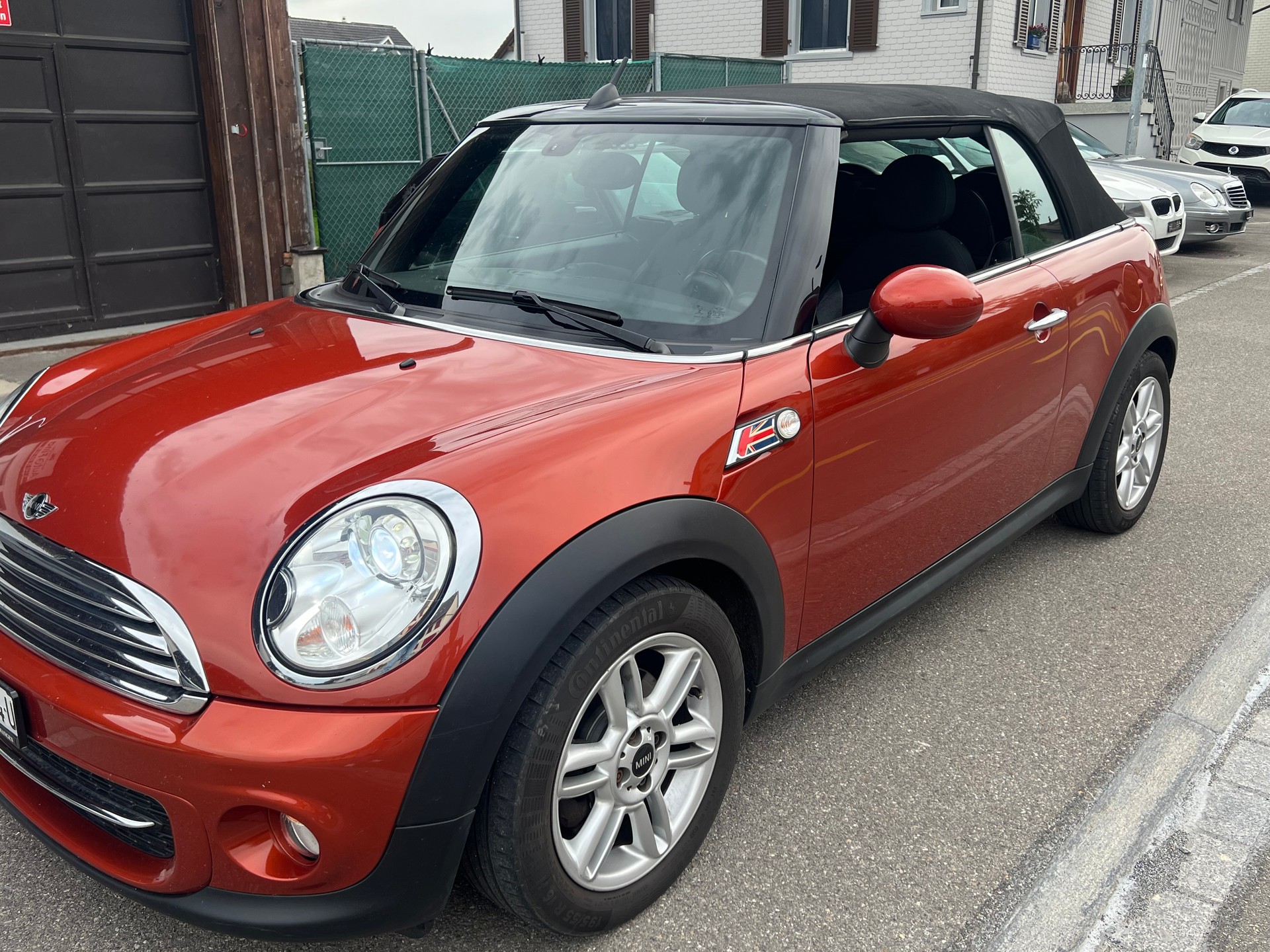 MINI Cooper D Cabriolet-image-0