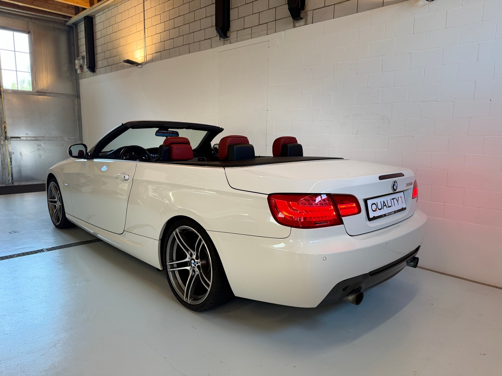 BMW 335i Cabriolet DSG-image-5