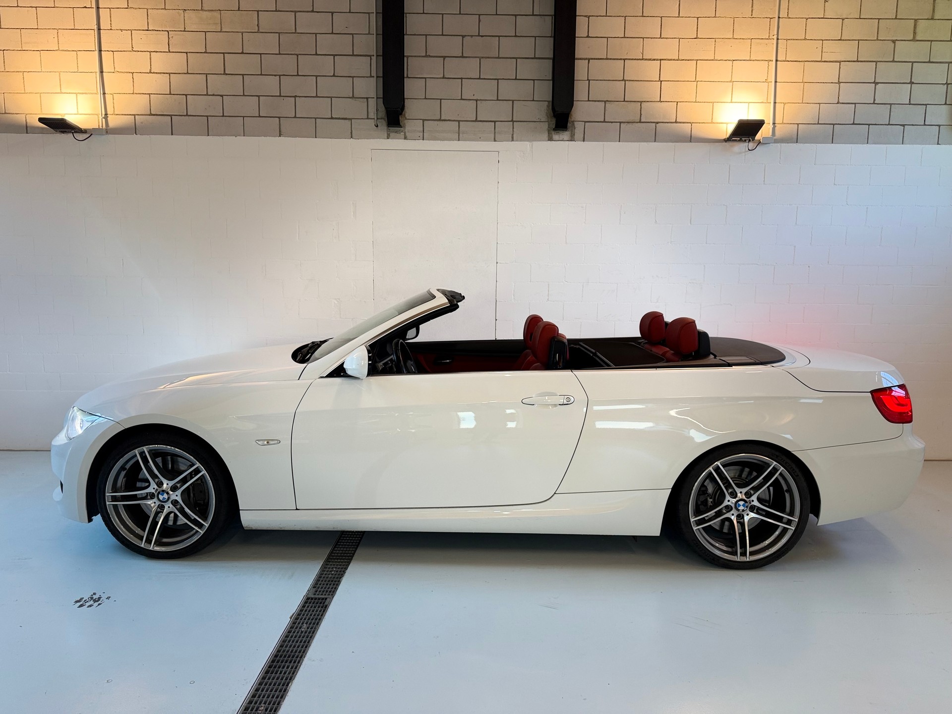 BMW 335i Cabriolet DSG-image-2