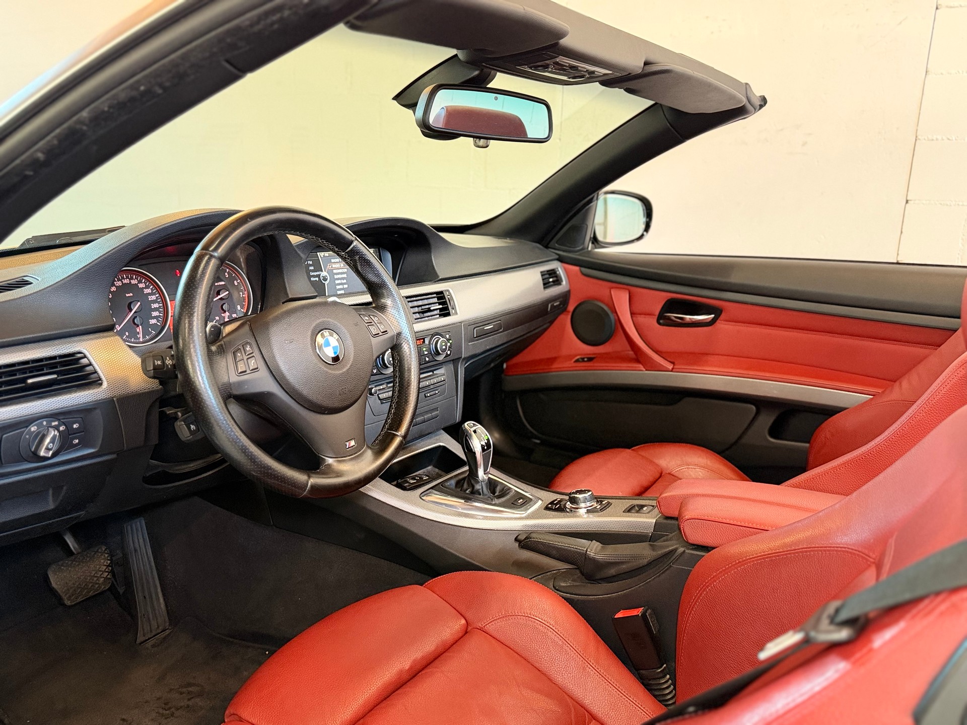 BMW 335i Cabriolet DSG-image-9