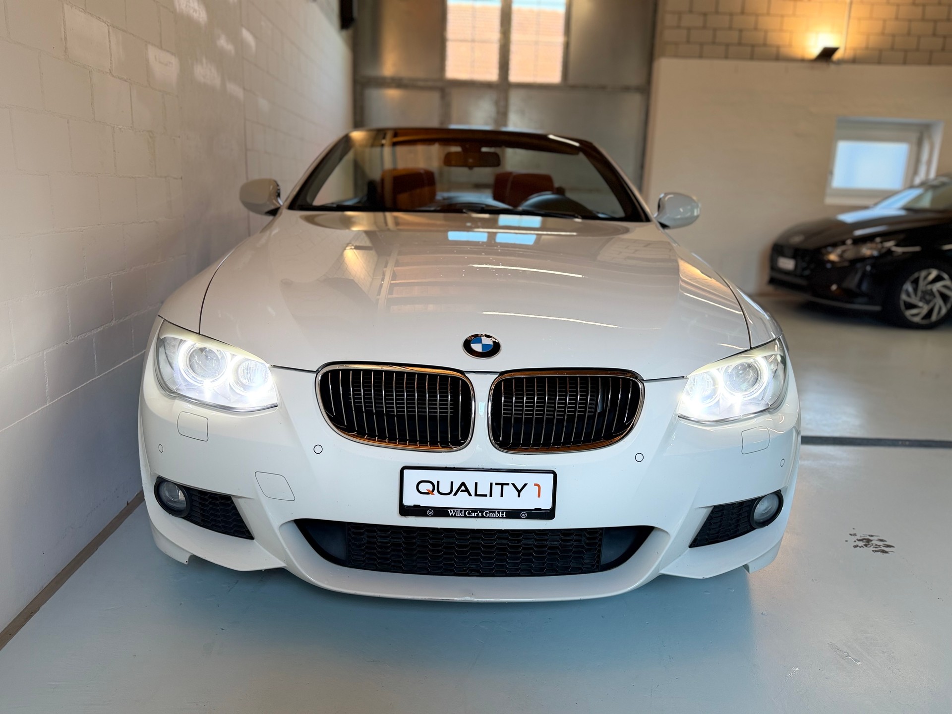 BMW 335i Cabriolet DSG-image-1