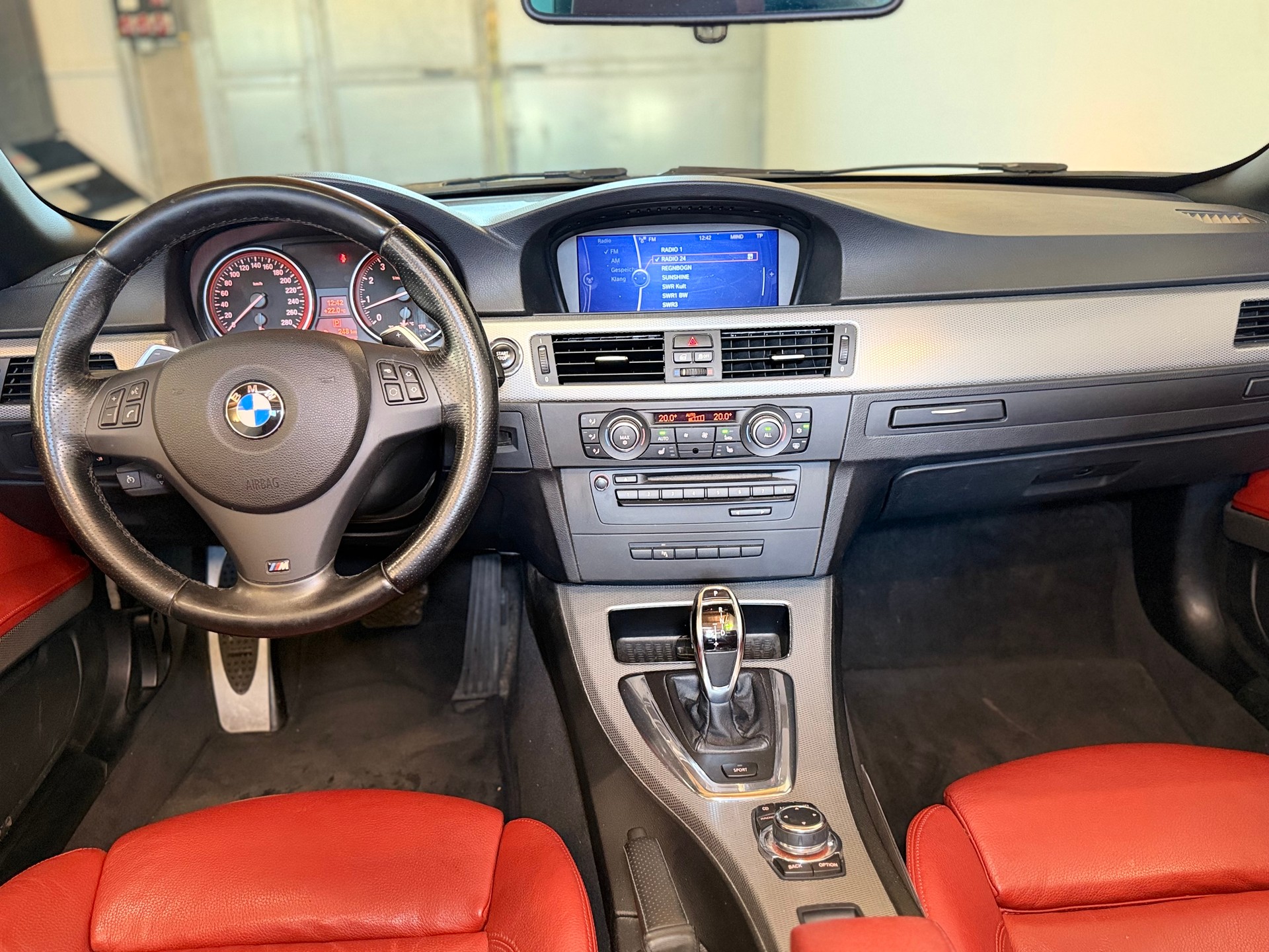 BMW 335i Cabriolet DSG-image-11