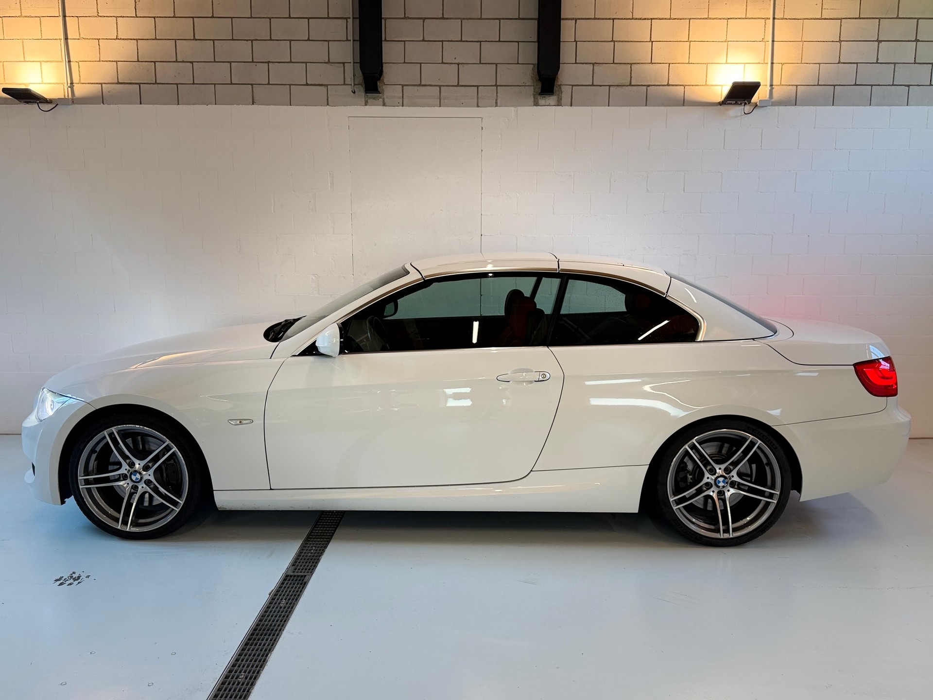 BMW 335i Cabriolet DSG-image-3