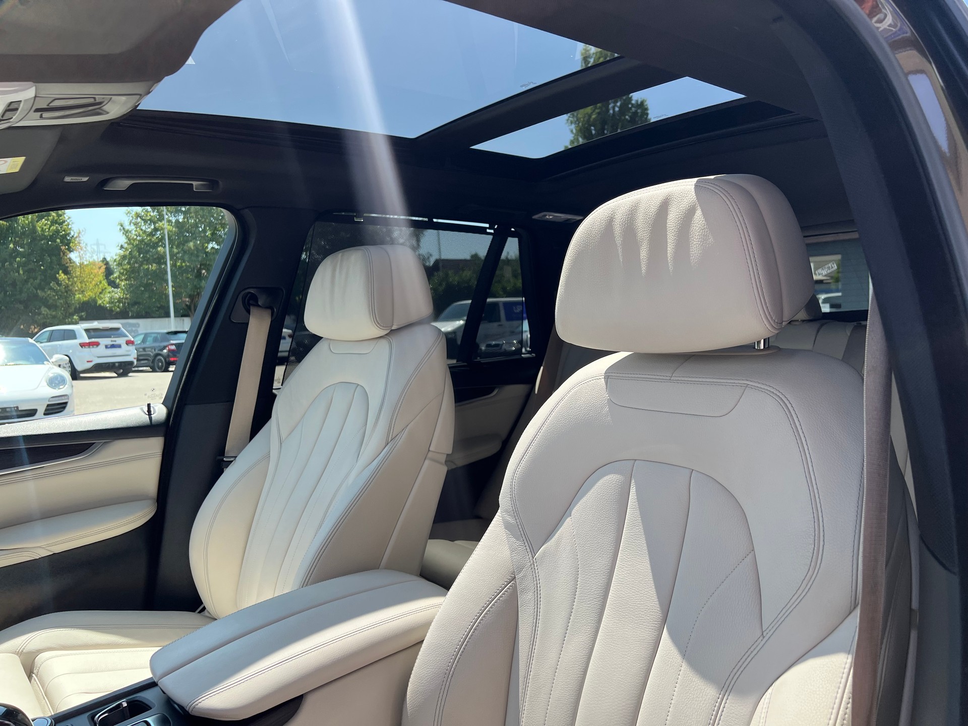 BMW X5 30d xDrive SAG * M Paket * 1. Hand * AHK 3.5T *-image-8