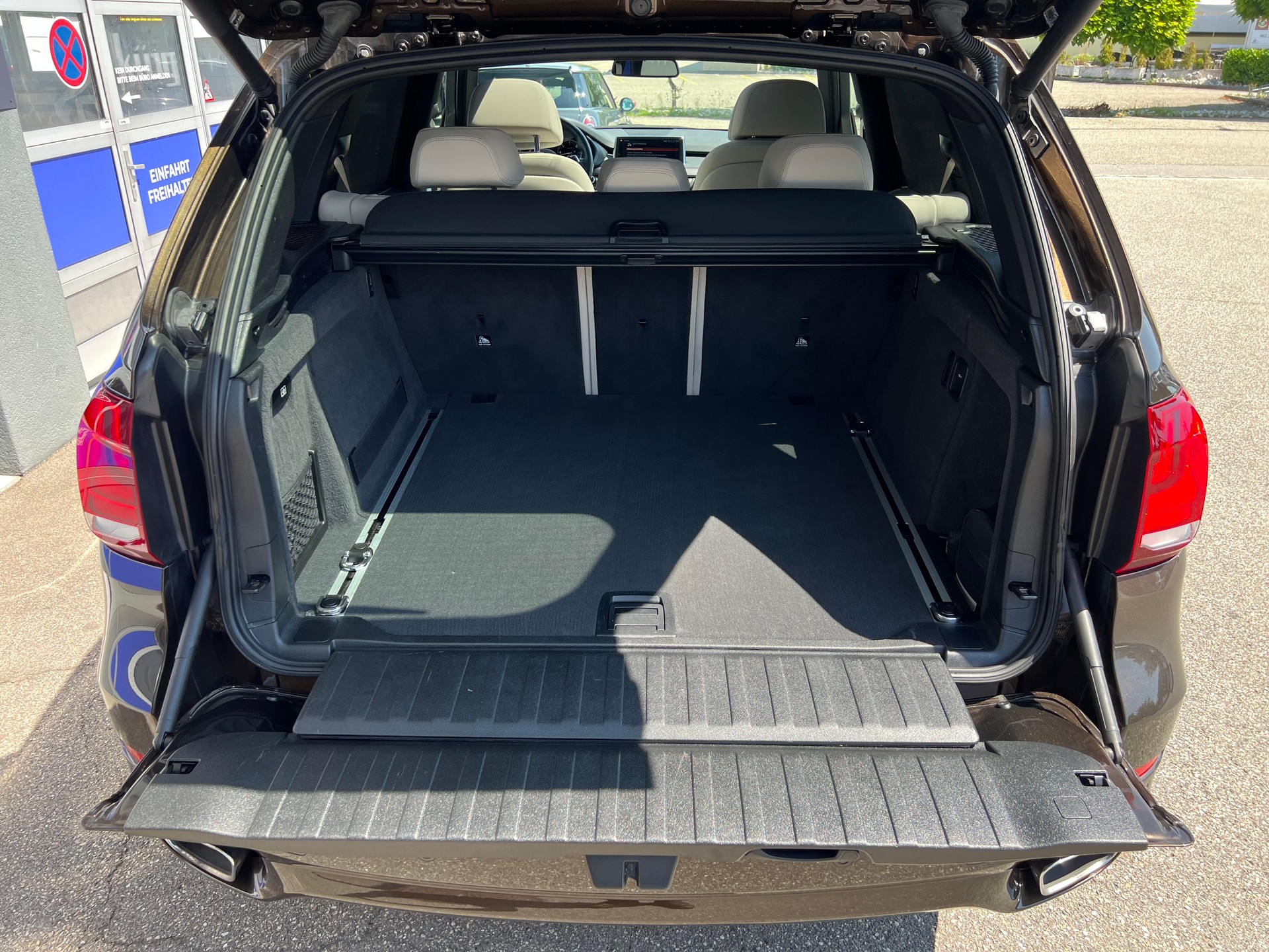 BMW X5 30d xDrive SAG * M Paket * 1. Hand * AHK 3.5T *-image-14