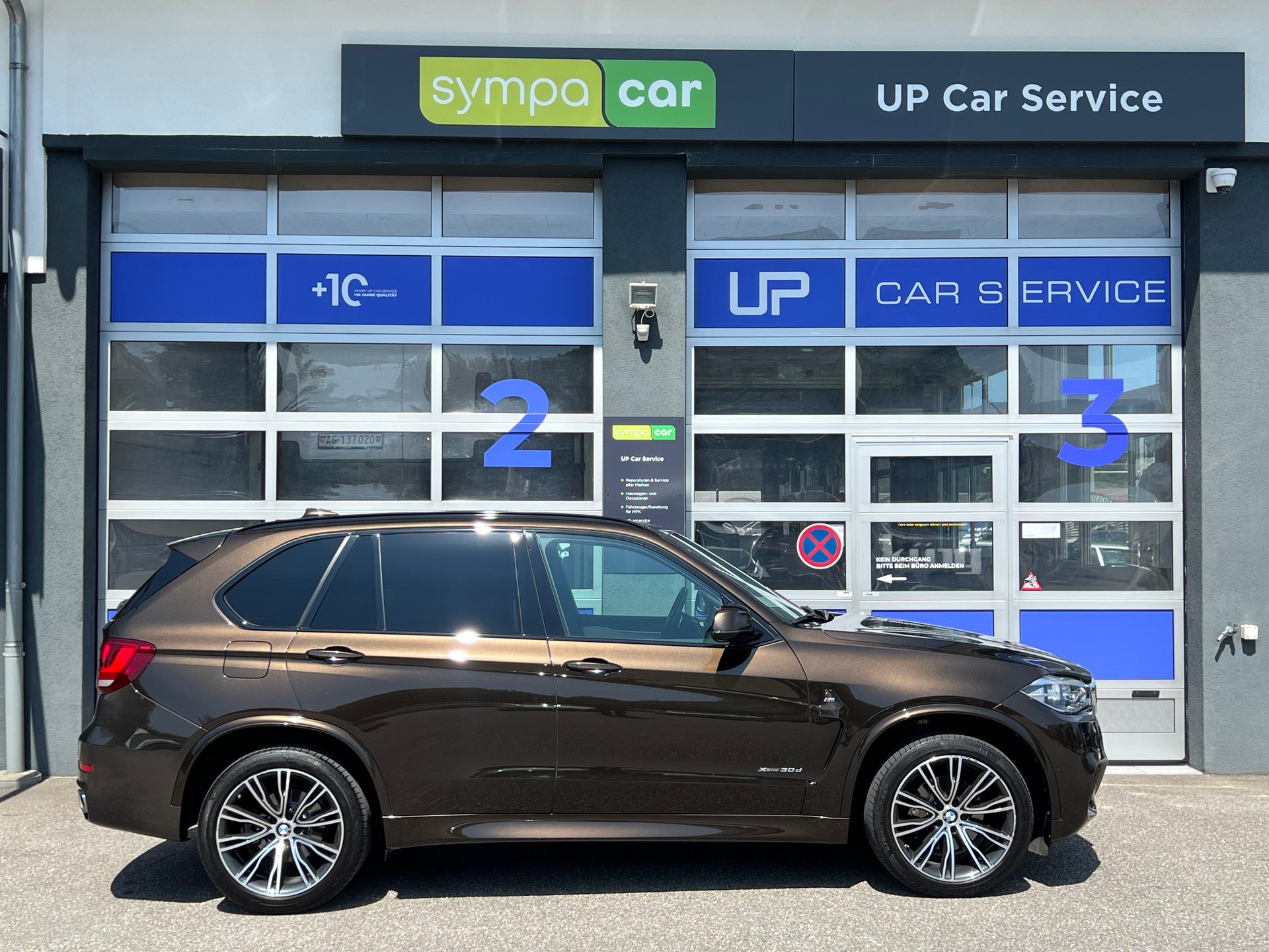 BMW X5 30d xDrive SAG * M Paket * 1. Hand * AHK 3.5T *-showroom-element-3