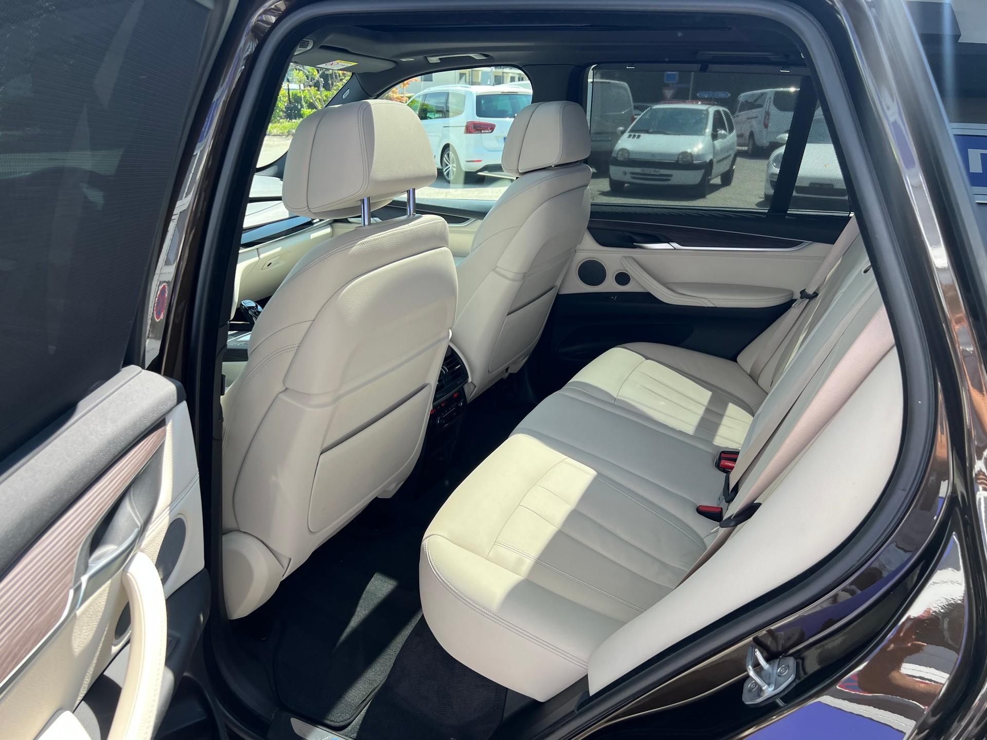 BMW X5 30d xDrive SAG * M Paket * 1. Hand * AHK 3.5T *-image-10