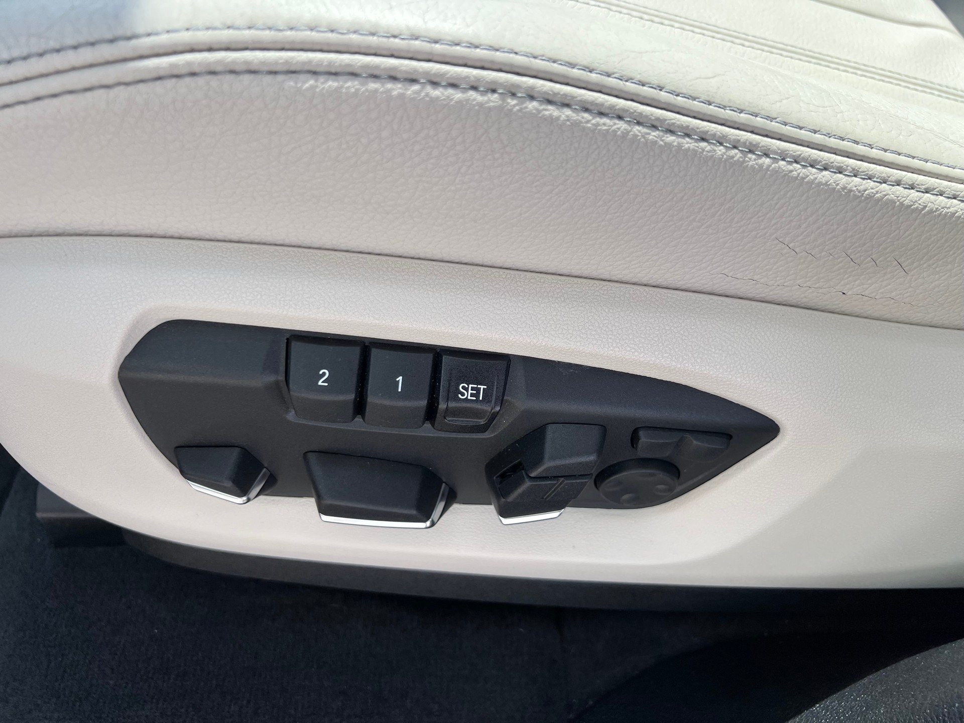 BMW X5 30d xDrive SAG * M Paket * 1. Hand * AHK 3.5T *-image-16