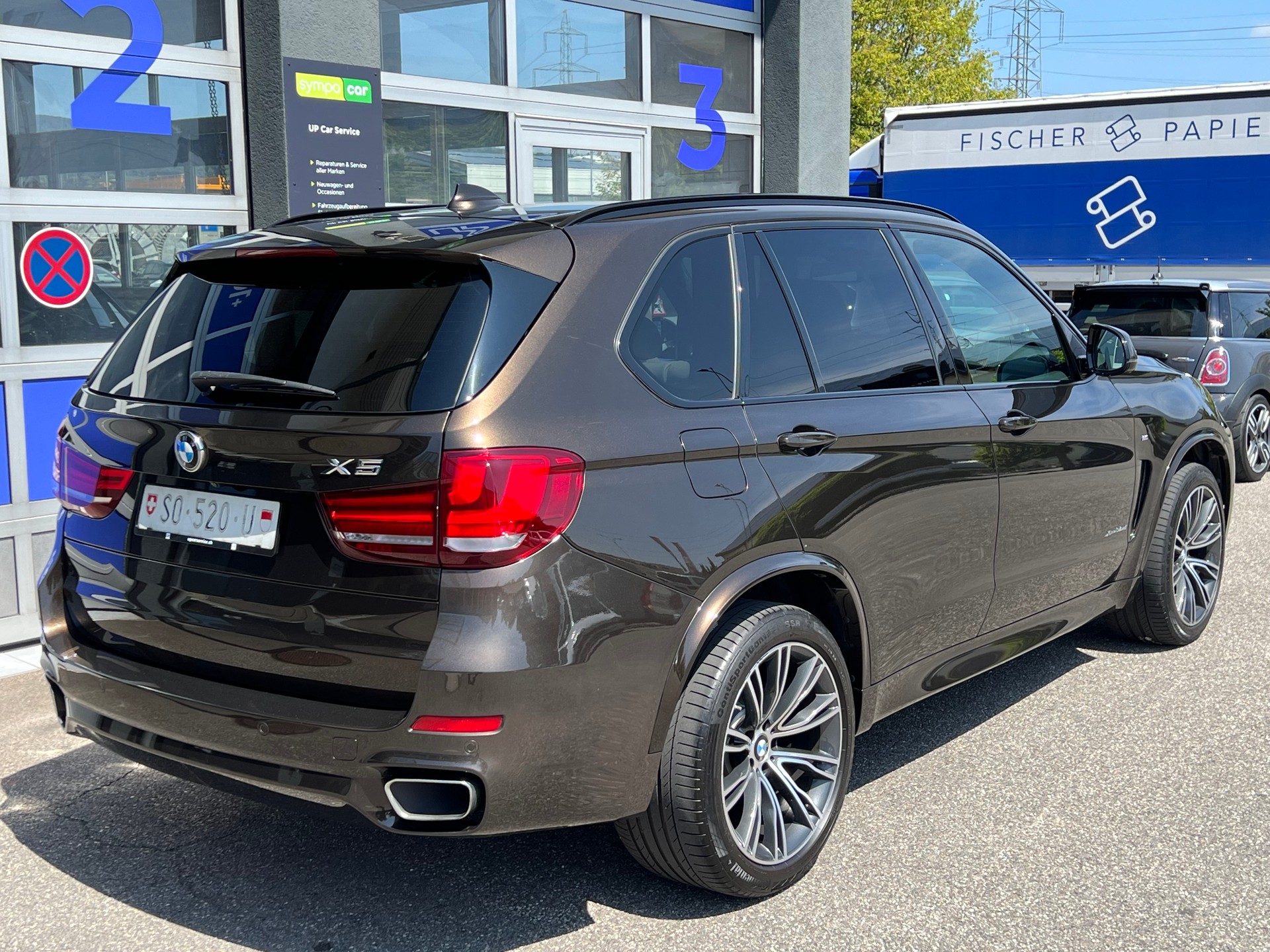 BMW X5 30d xDrive SAG * M Paket * 1. Hand * AHK 3.5T *-image-4