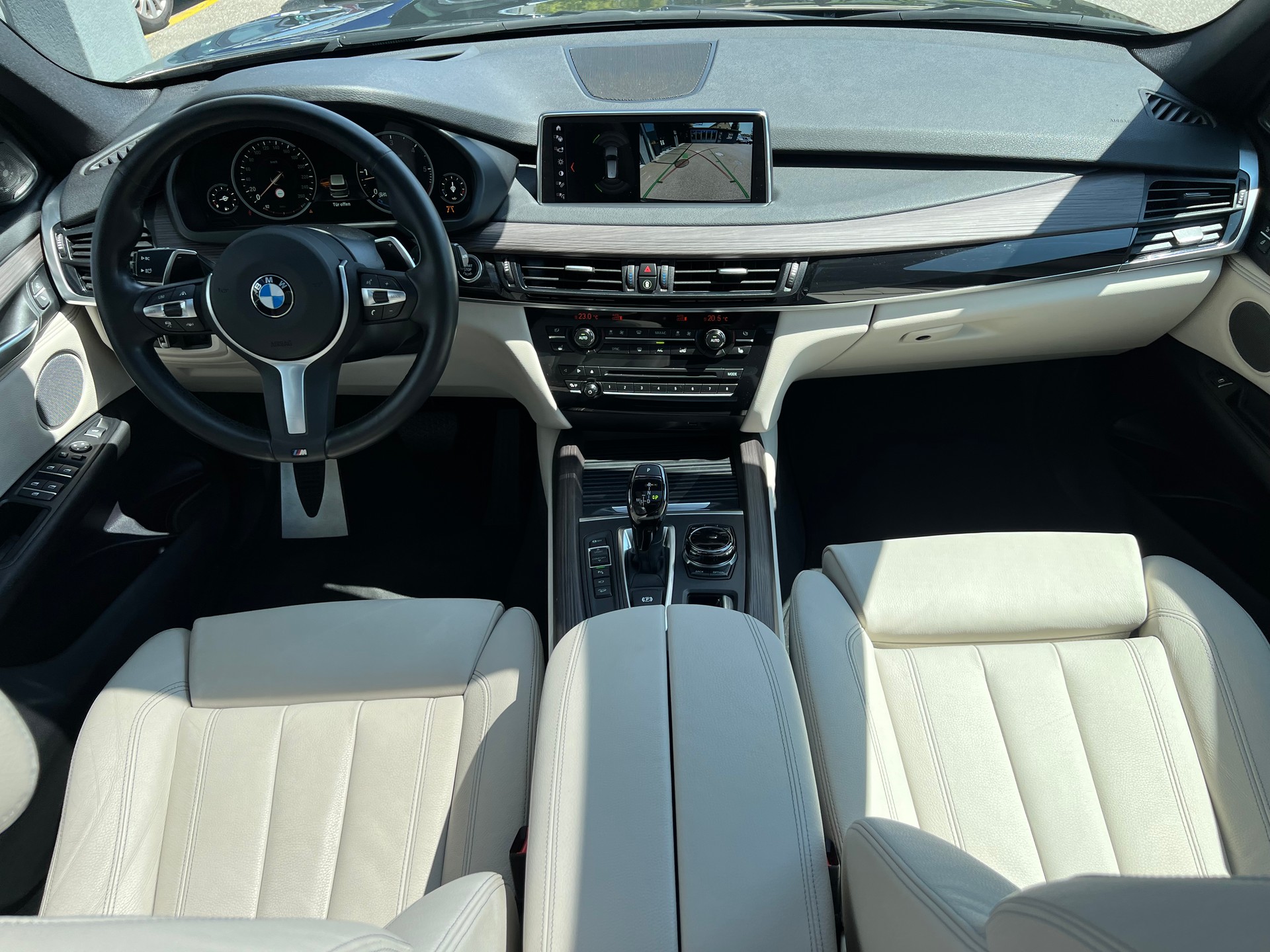 BMW X5 30d xDrive SAG * M Paket * 1. Hand * AHK 3.5T *-image-7