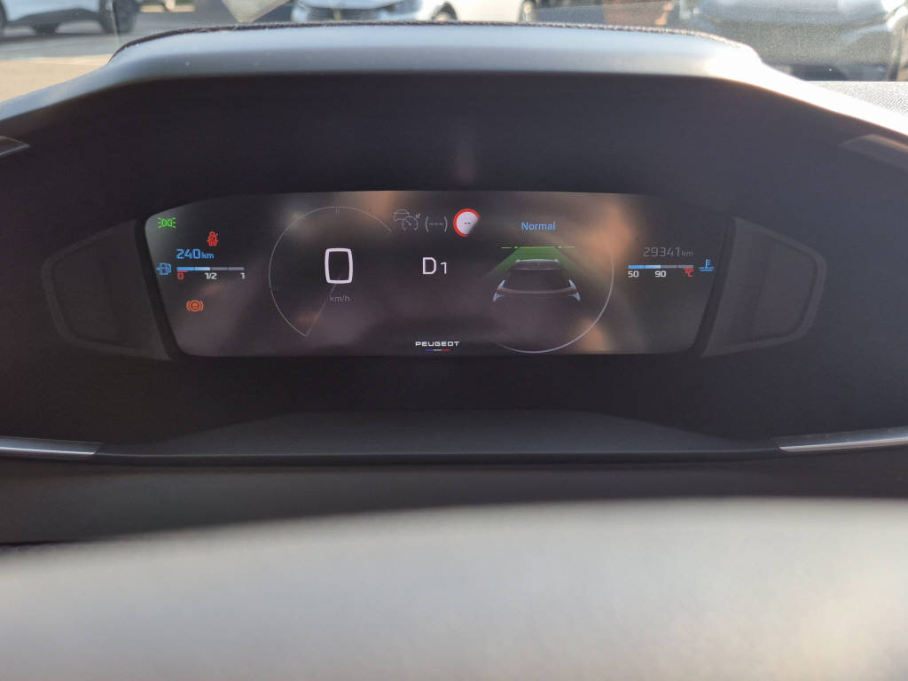 PEUGEOT 2008 1.2 PureTech 130 Allure-image-10