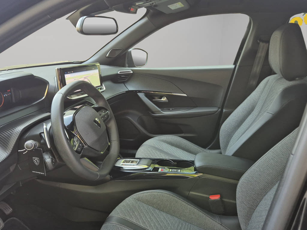 PEUGEOT 2008 1.2 PureTech 130 Allure-image-5