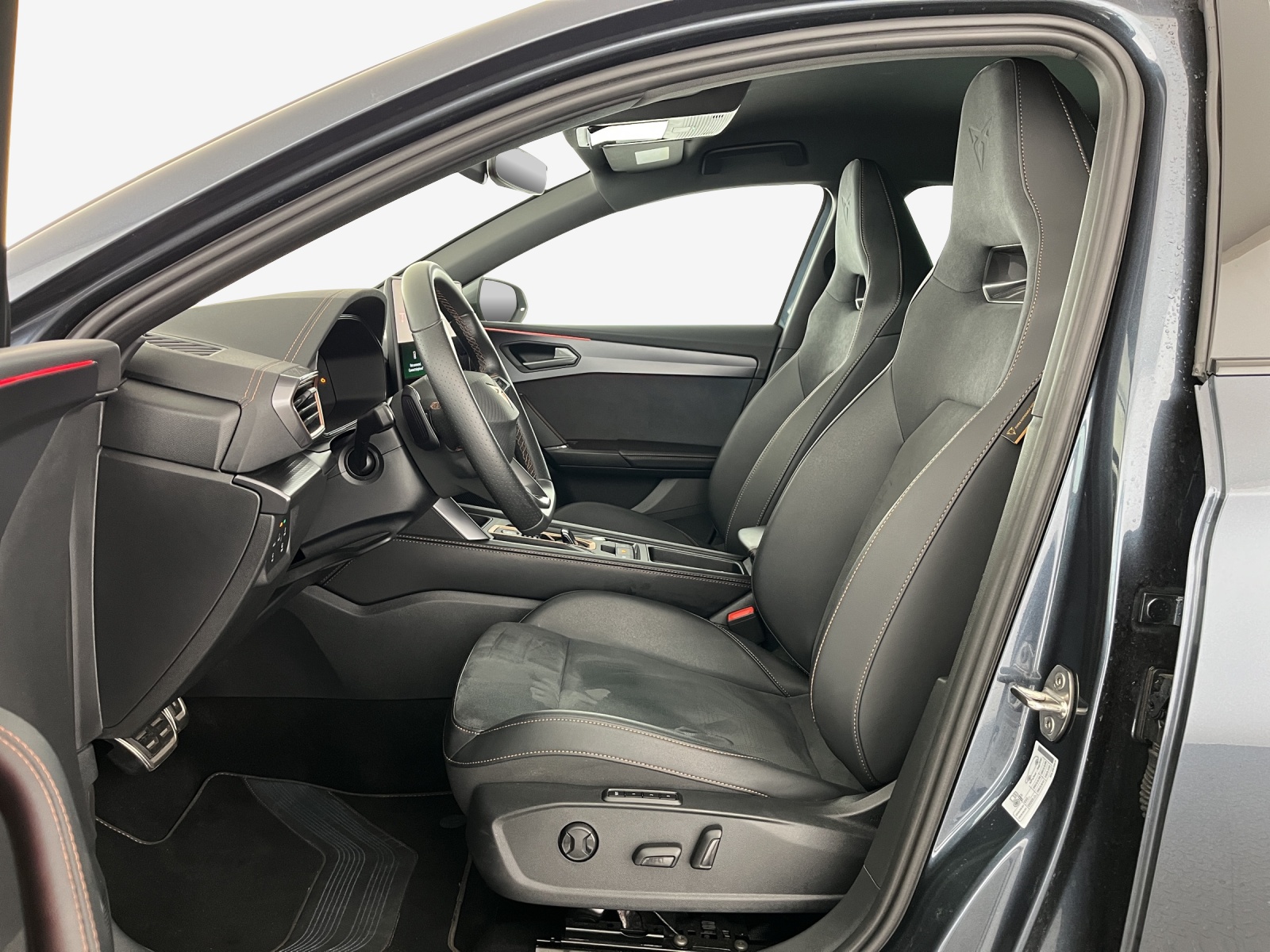 CUPRA LEON ST 1.5 e-HYBRID pHEV VZ DSG-image-8