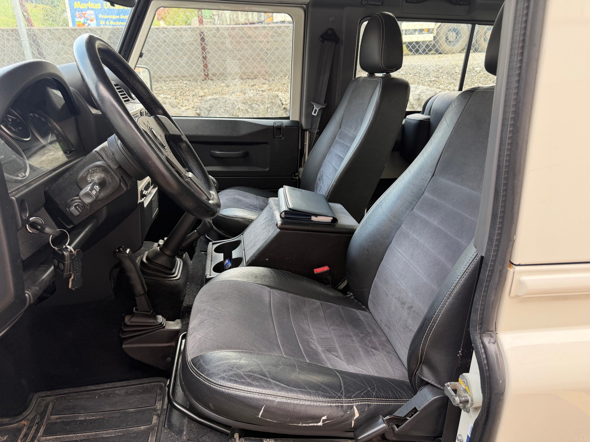 LAND ROVER Defender 90 SW 2.4Tdc-image-8