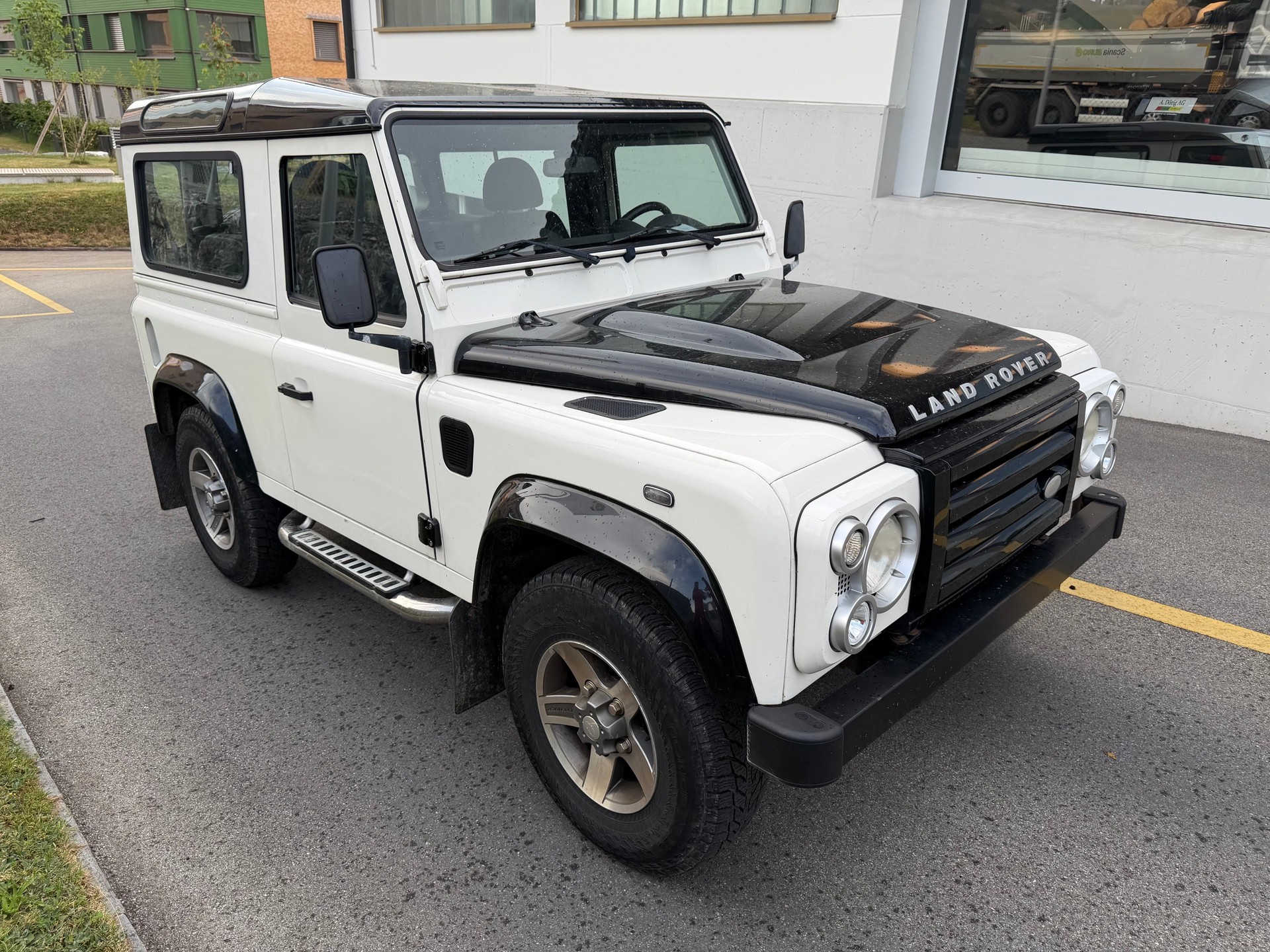 LAND ROVER Defender 90 SW 2.4Tdc-image-2