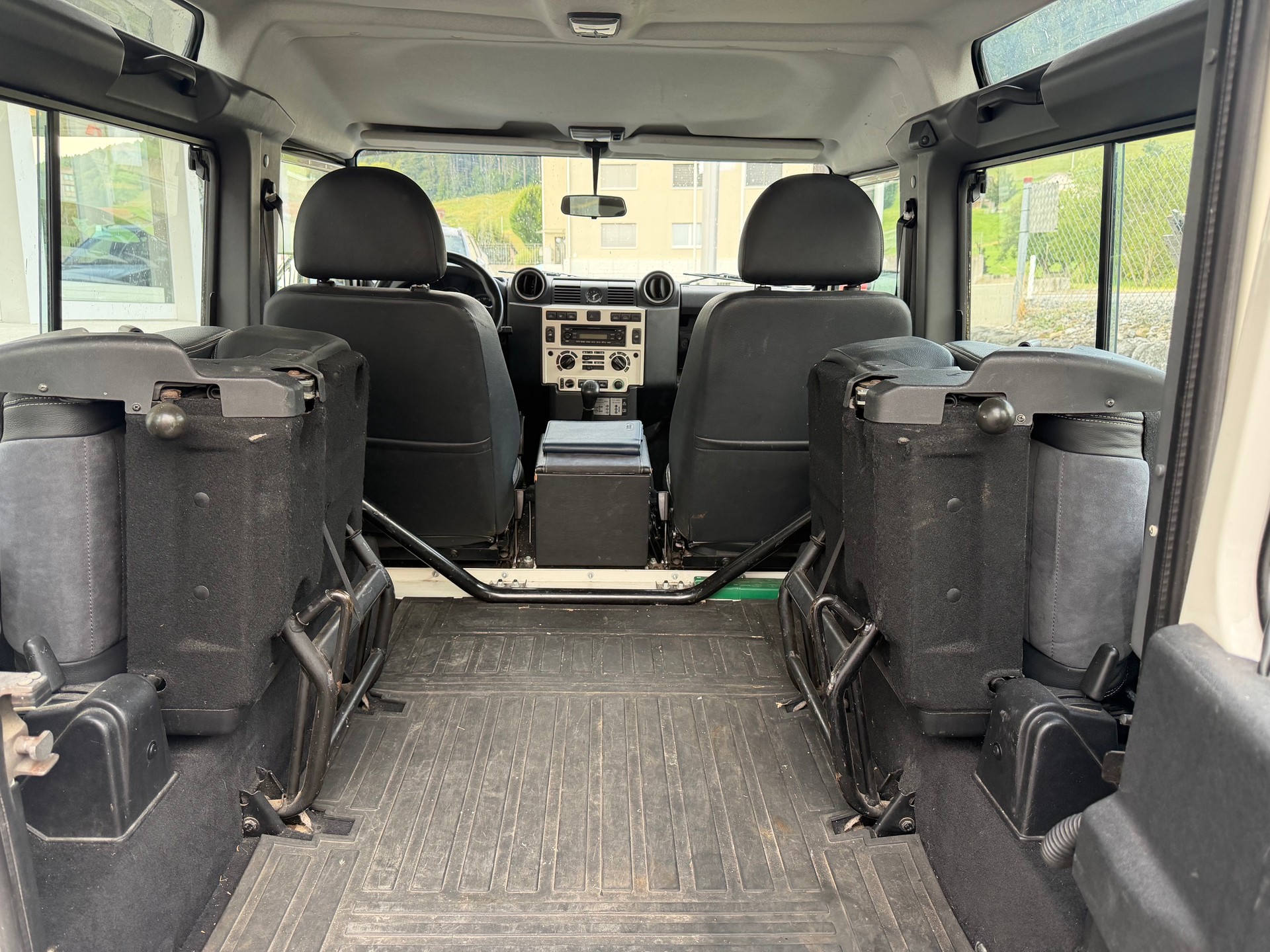 LAND ROVER Defender 90 SW 2.4Tdc-image-6