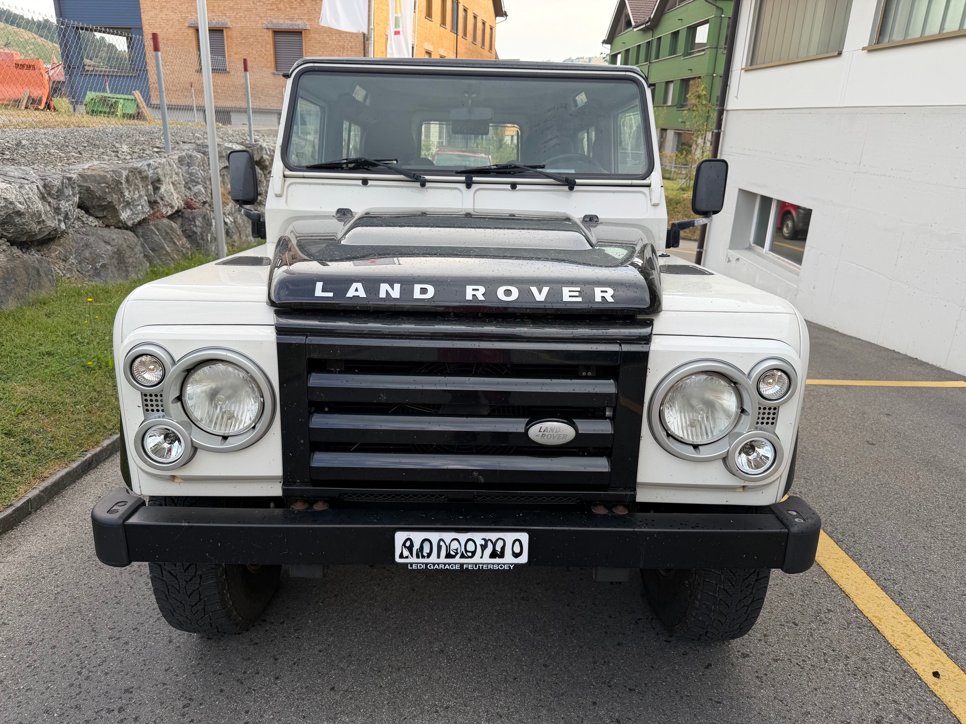 LAND ROVER Defender 90 SW 2.4Tdc-image-1