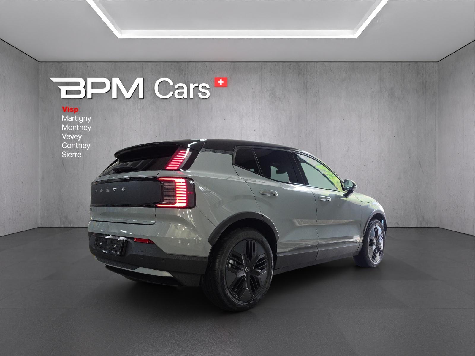 VOLVO EX30 Cross Country P8 69 kWh AWD Plus-image-3