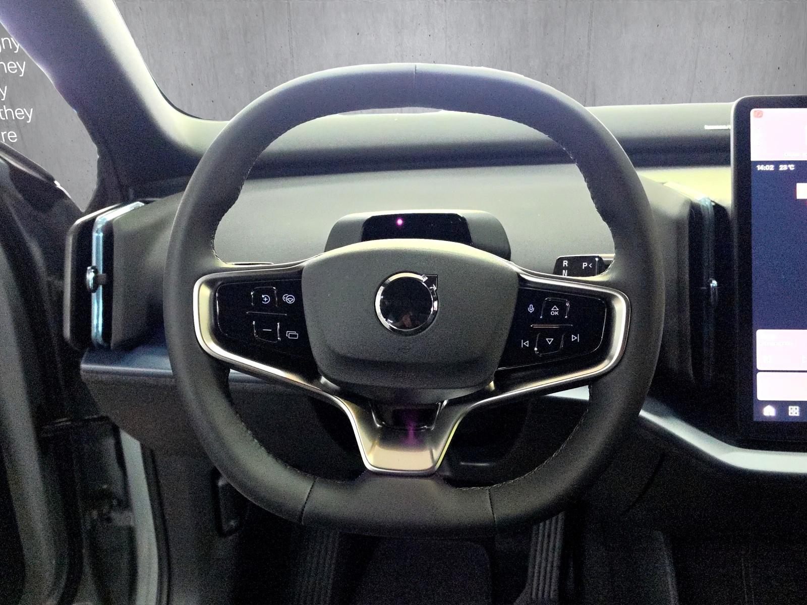 VOLVO EX30 Cross Country P8 69 kWh AWD Plus-image-9