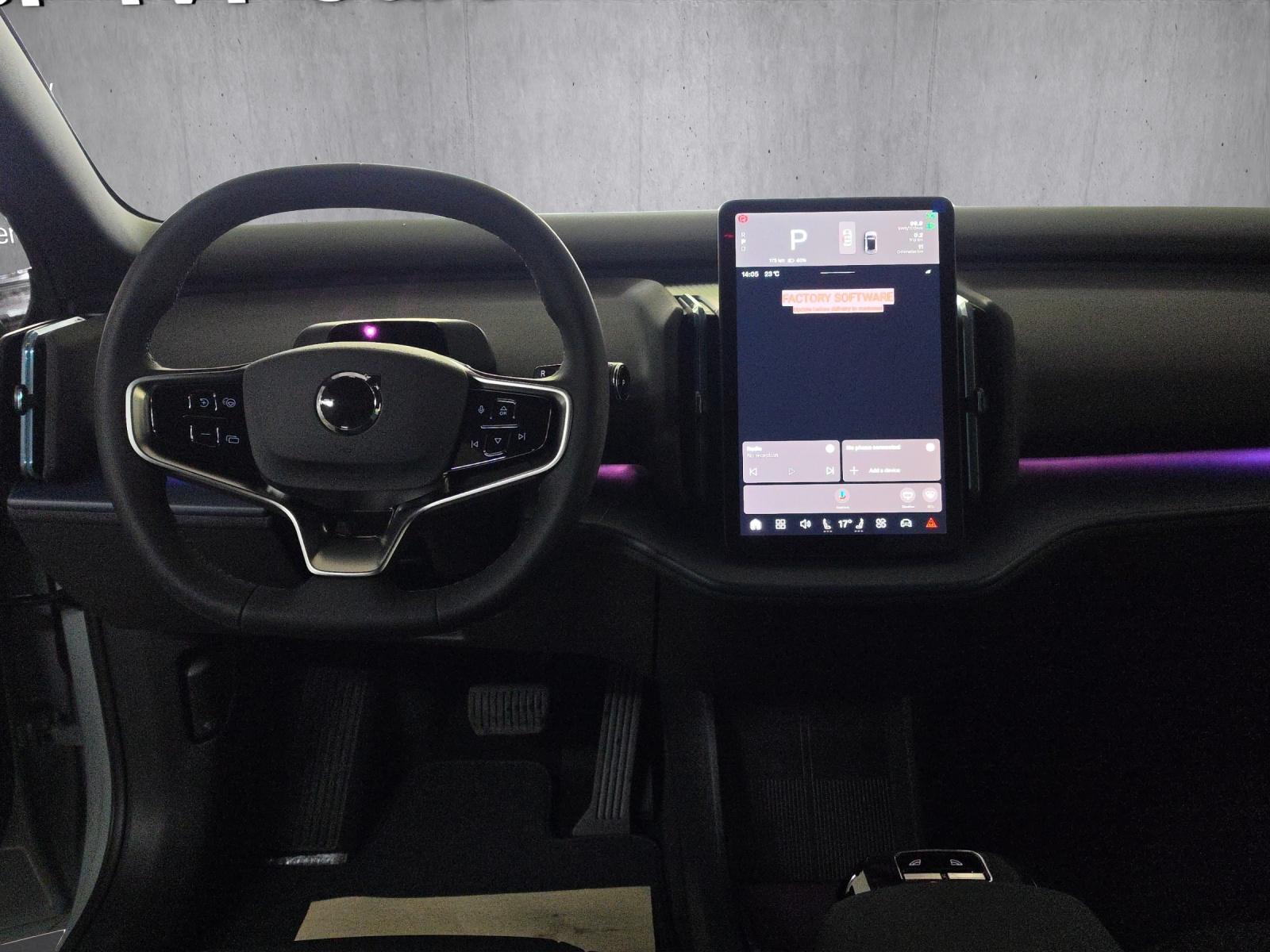 VOLVO EX30 Cross Country P8 69 kWh AWD Plus-image-8