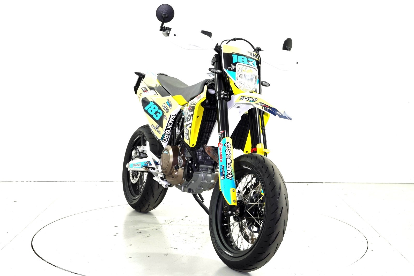 HUSQVARNA 701 Supermoto-showroom-element-1