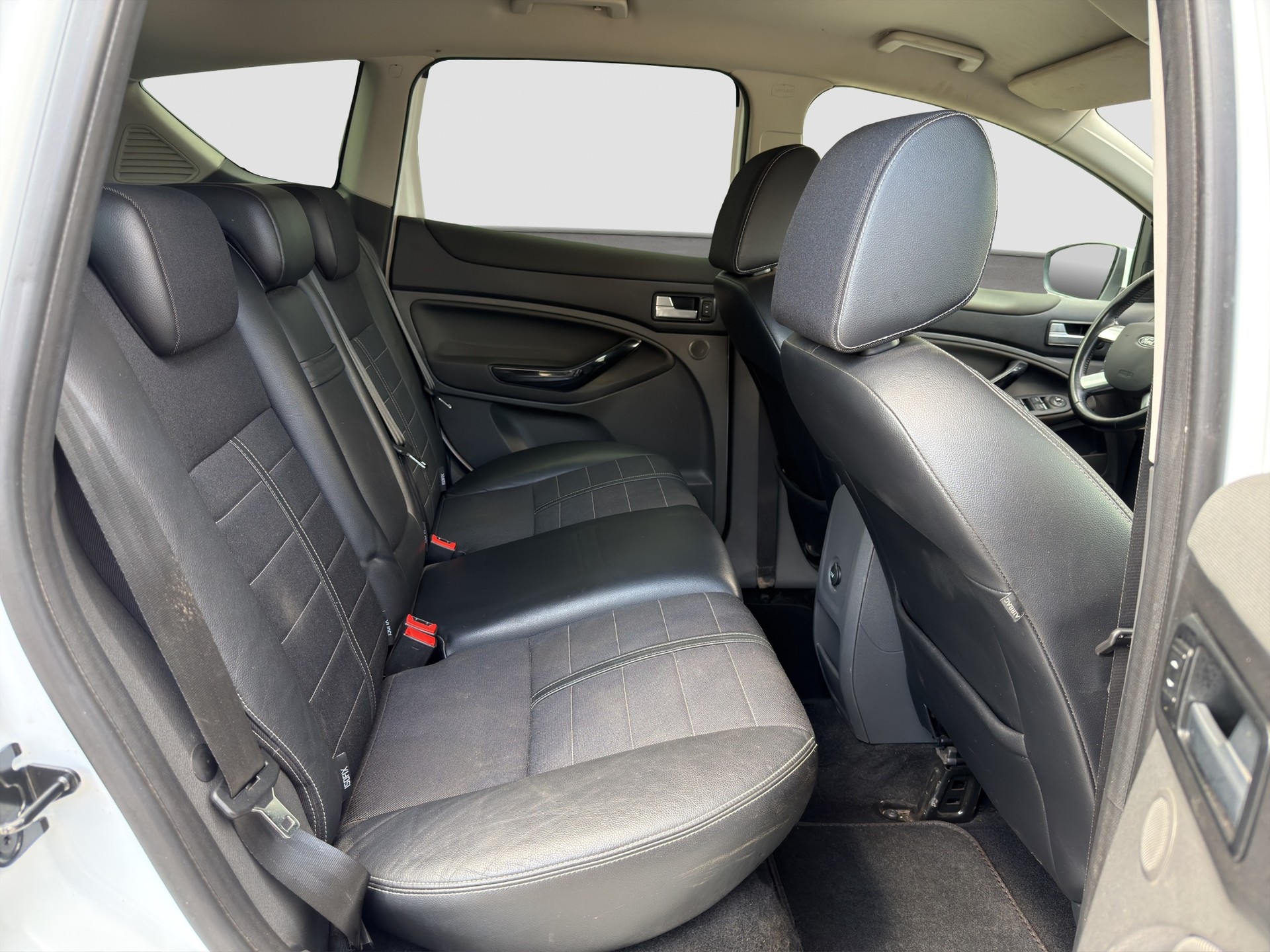 FORD Kuga 2.0 TDCi Titanium 4WD PowerShift-image-13