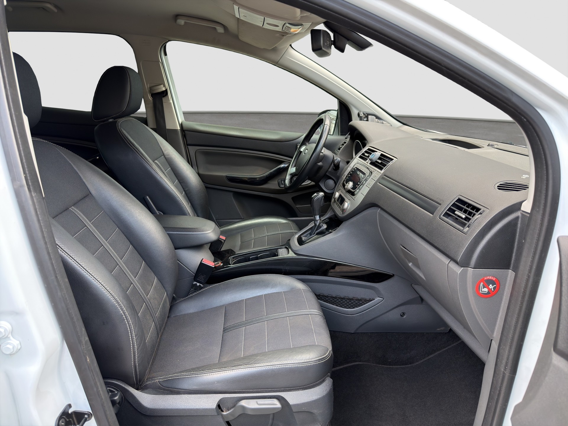 FORD Kuga 2.0 TDCi Titanium 4WD PowerShift-image-12