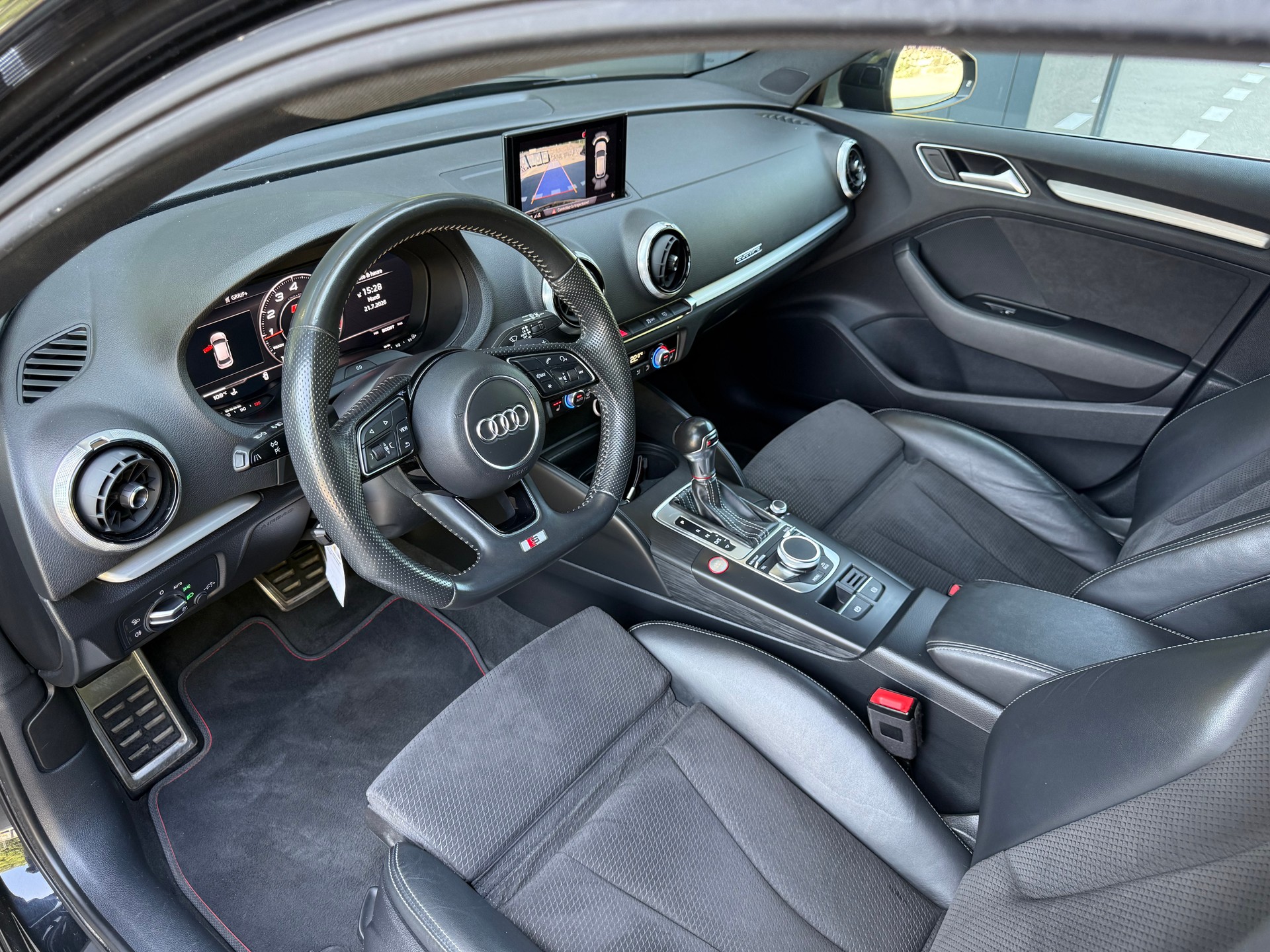 AUDI S3 Sportback 2.0 TFSI quattro S-tronic-image-6