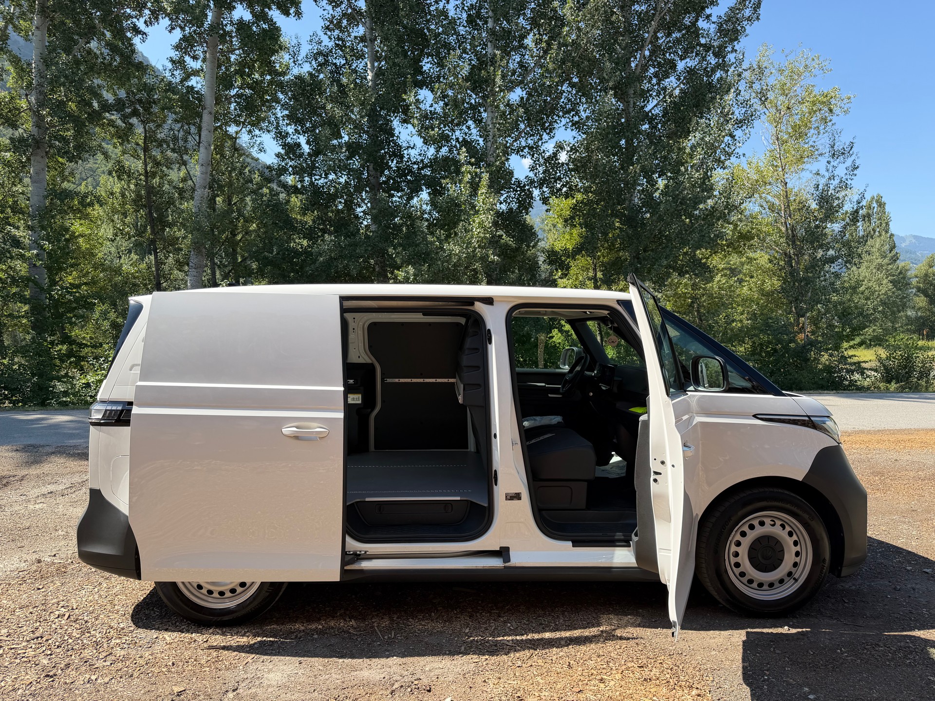 VW ID. Buzz Cargo-image-25