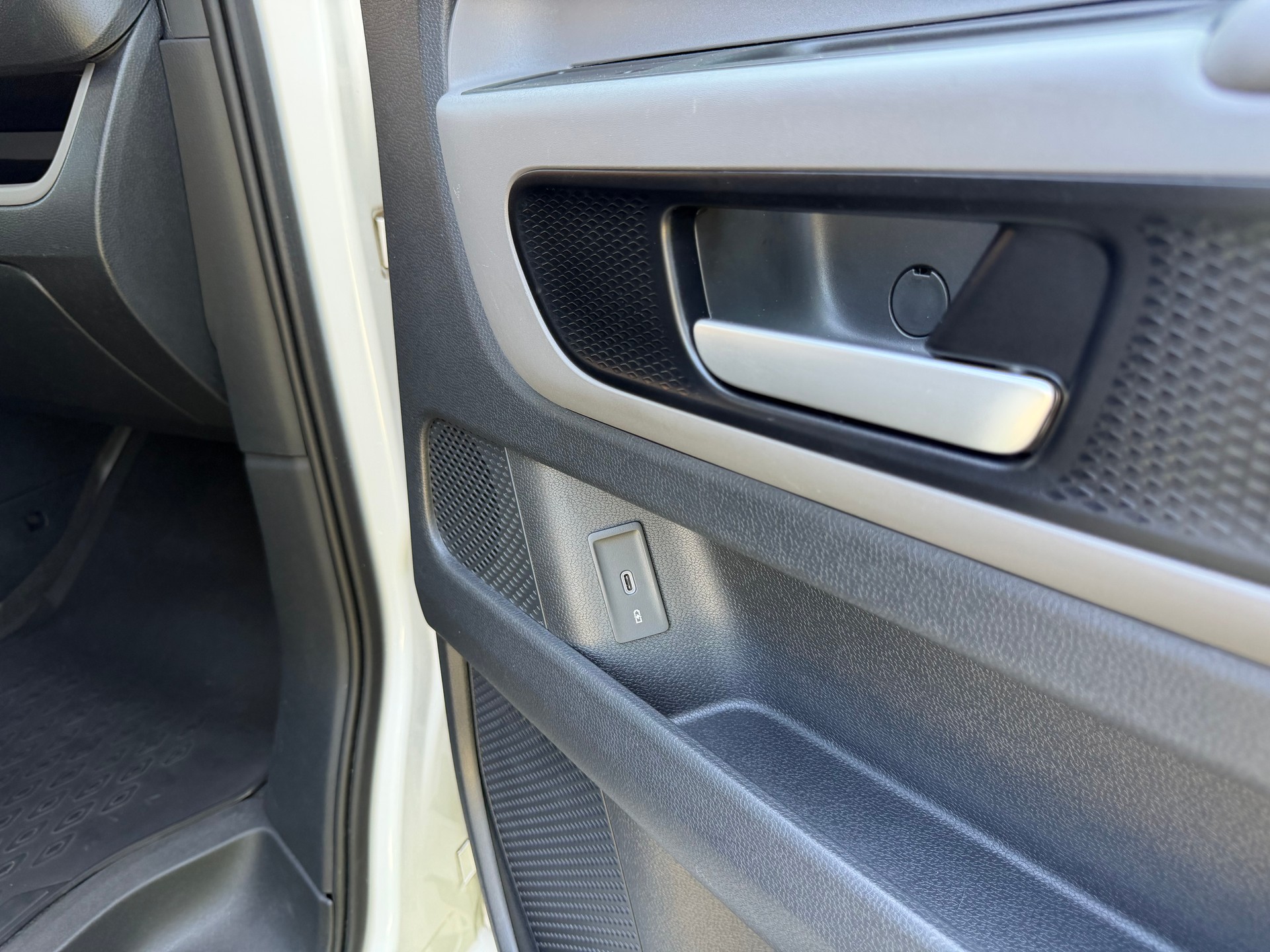 VW ID. Buzz Cargo-image-30