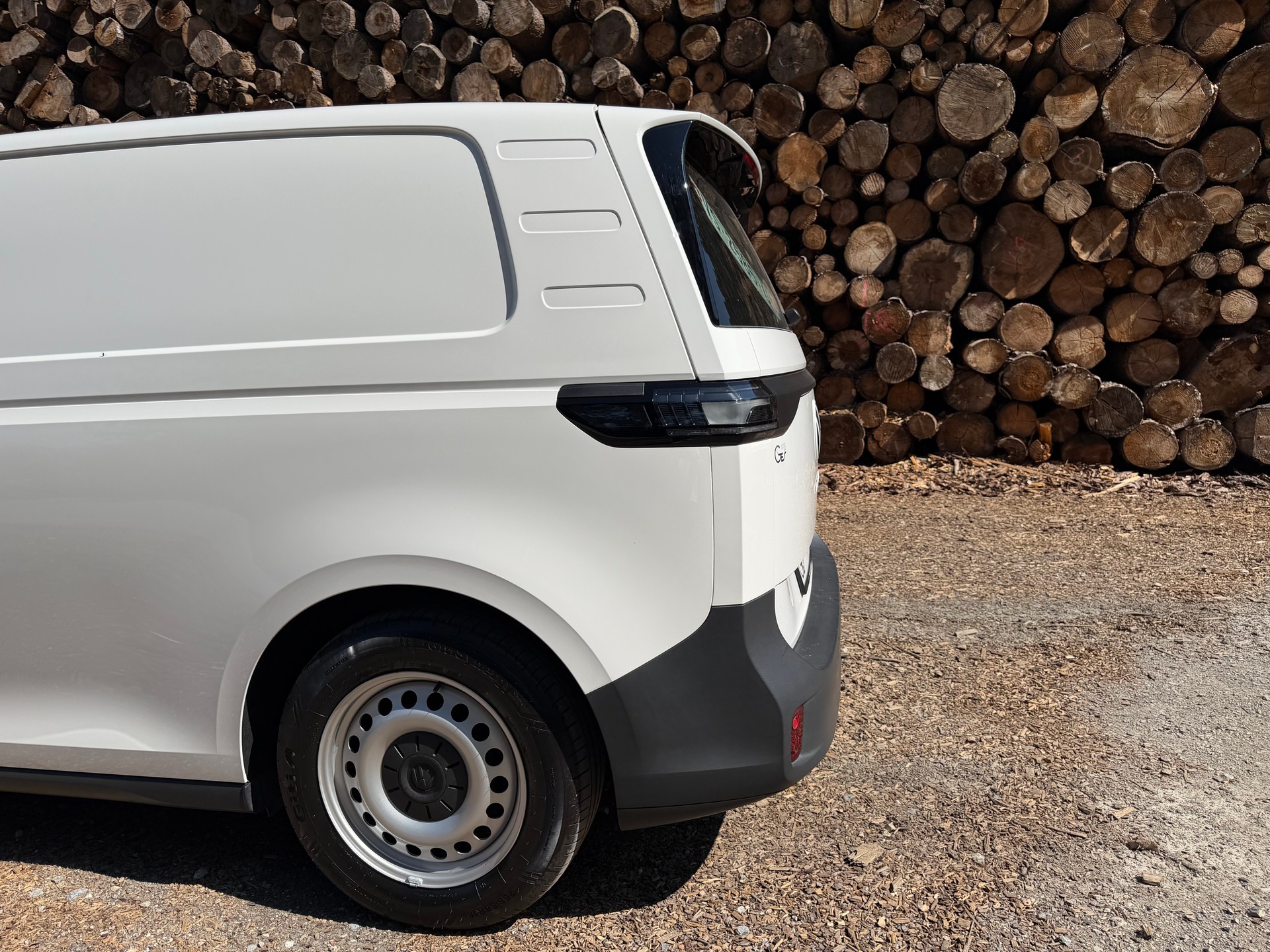 VW ID. Buzz Cargo-image-11