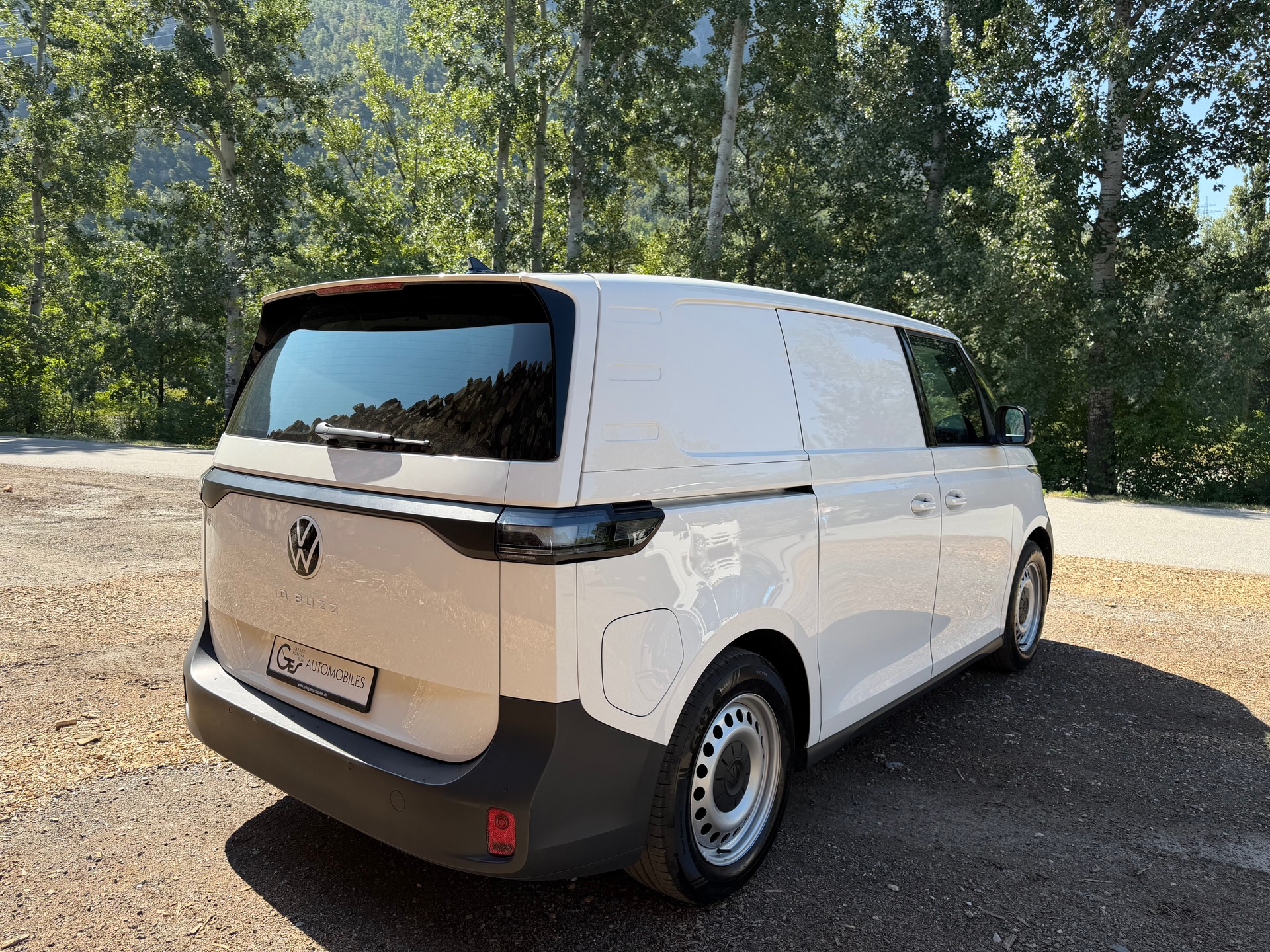 VW ID. Buzz Cargo-image-8