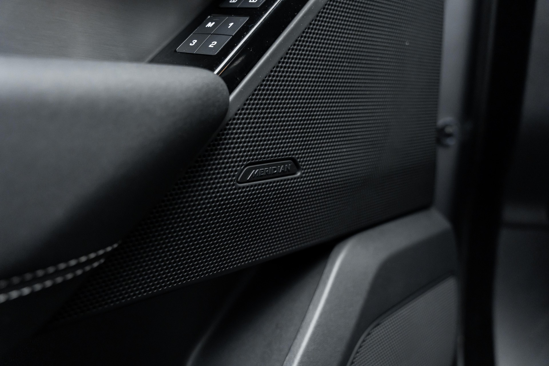 LAND ROVER Range Rover Velar R-Dynamic P 250 HSE Automatic-image-23