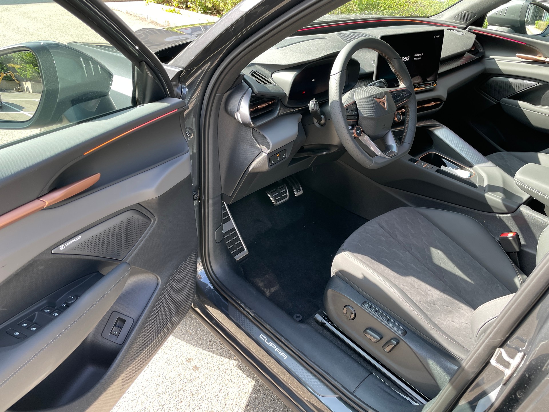 CUPRA Terramar 2.0 TSI DSG 4Drive VZ, AHK, Standheizung, Panoramadach usw-image-12