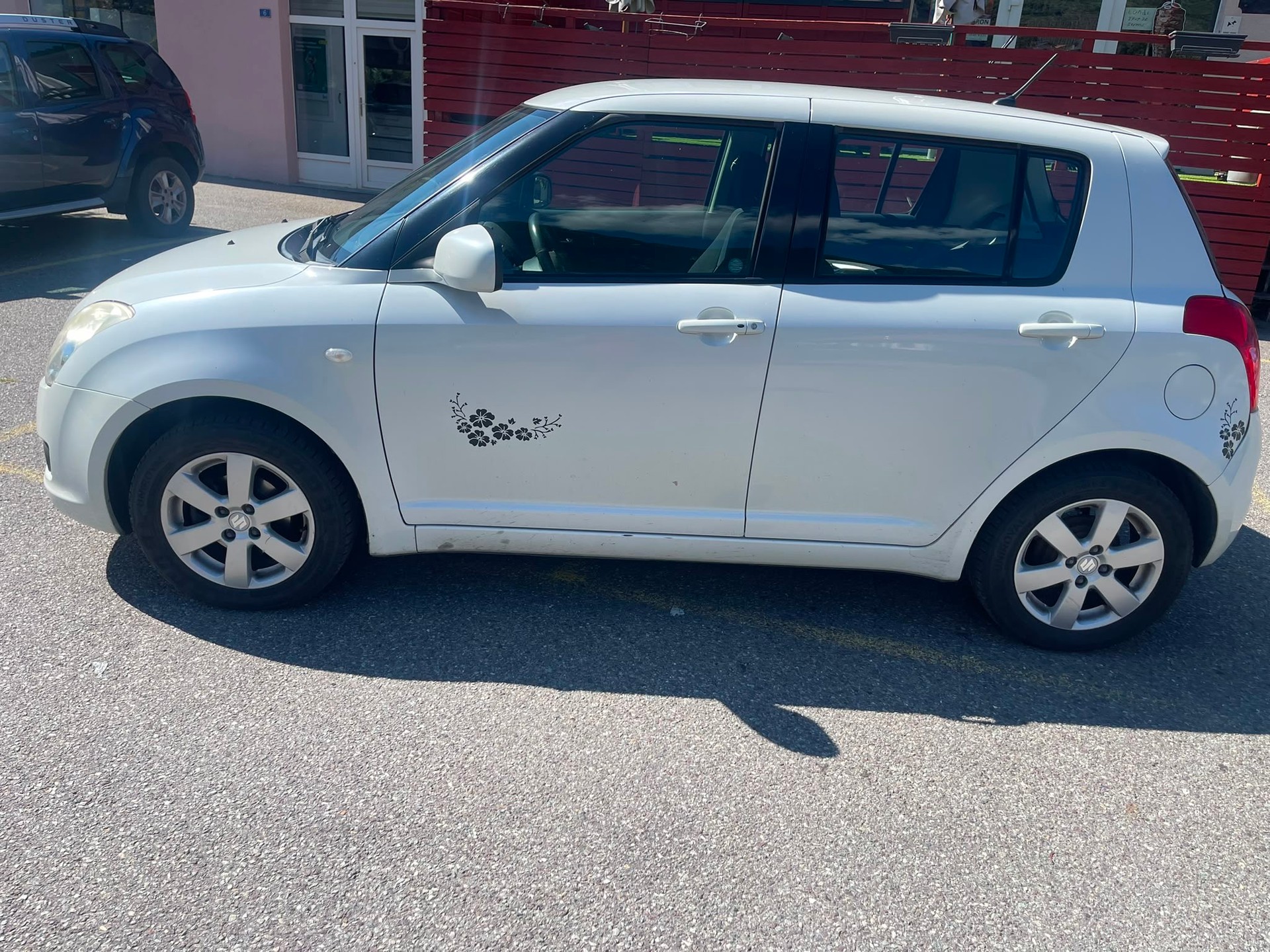 SUZUKI Swift 1.3i 16V GL Top Piz Sulai LE 4x4-image-1